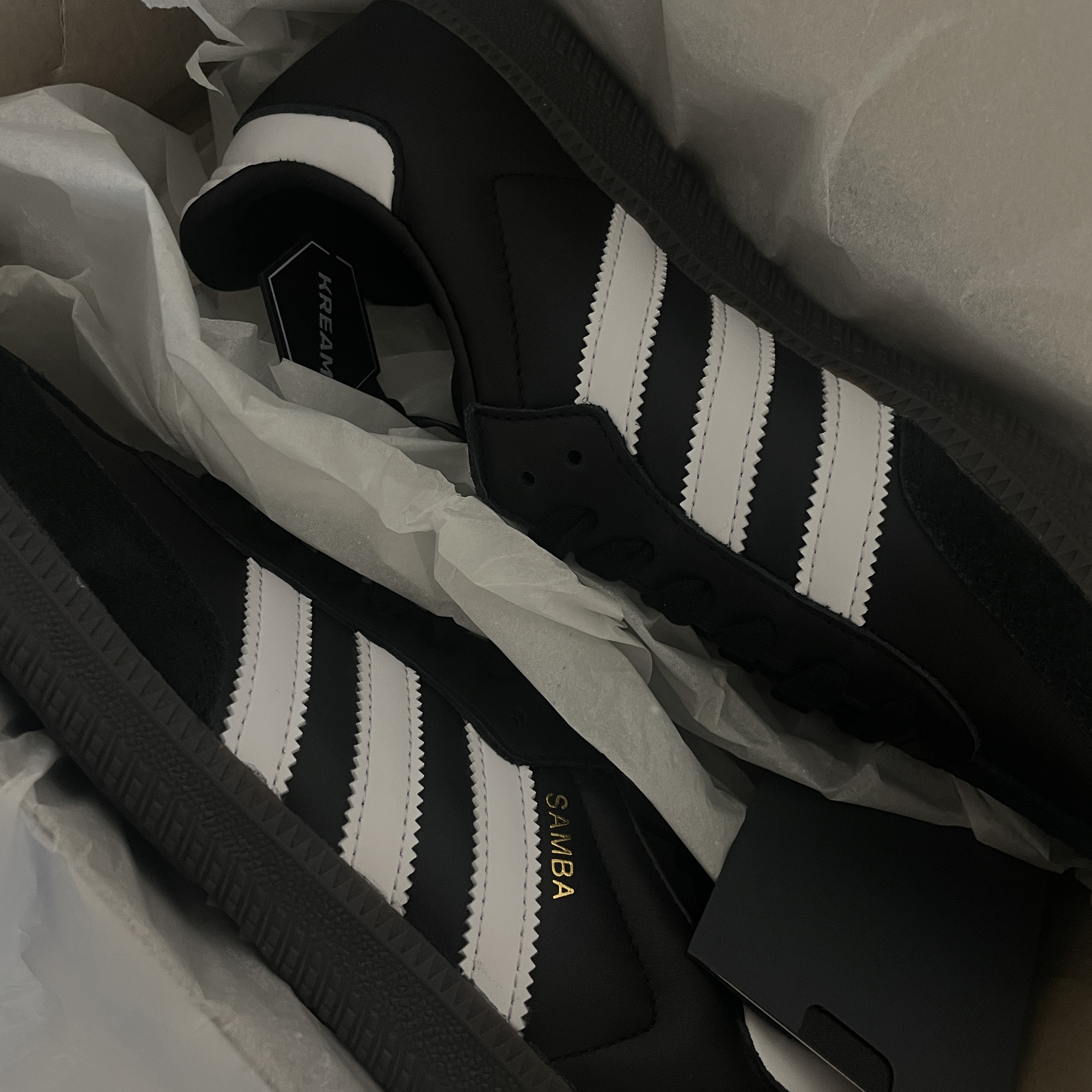 Adidas Samba OG Black White Gum 착용 스타일
