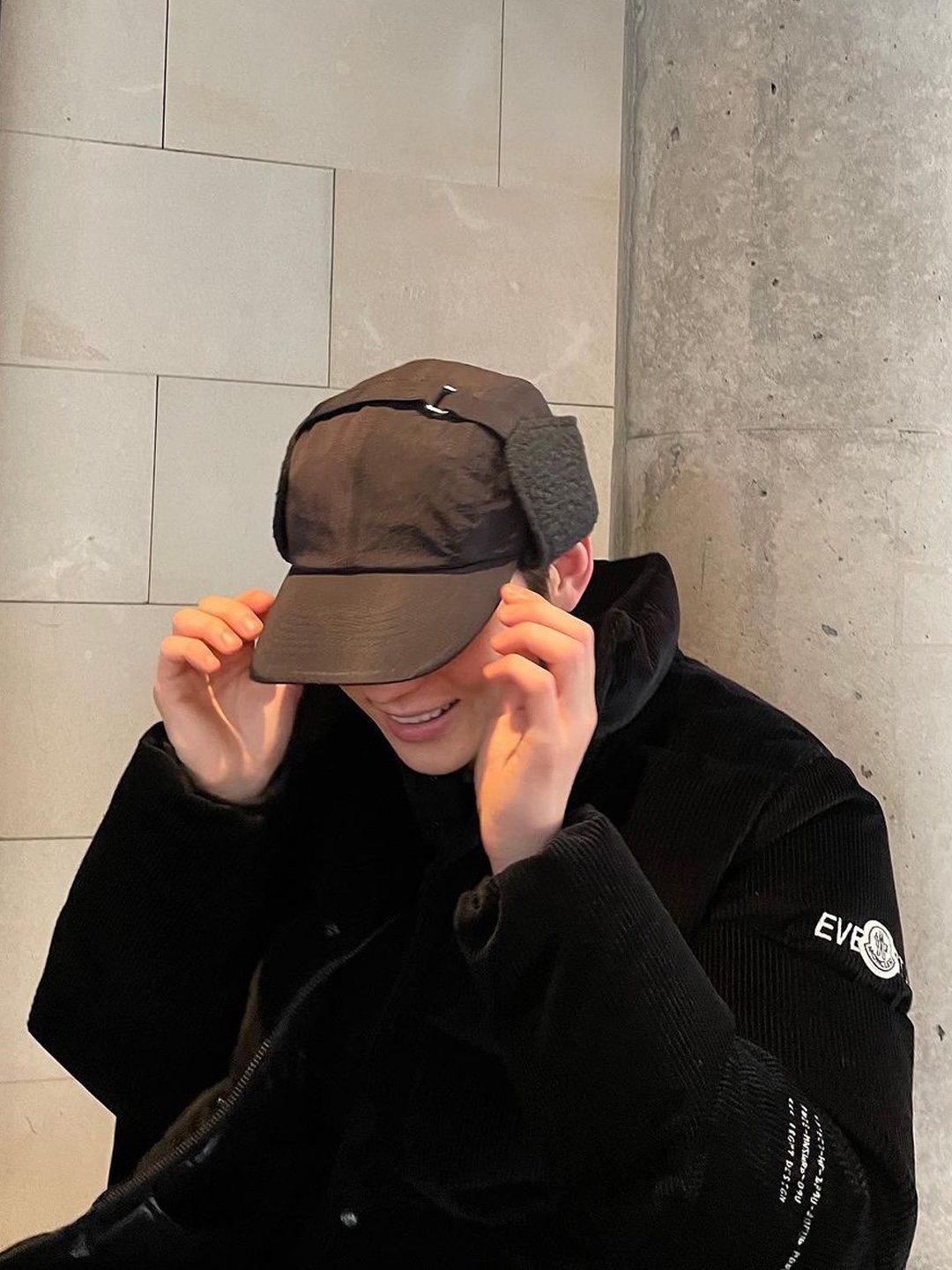 Jacquemus La Cagoule Bricciola Puffed Ear Flap Hat Navy, Palace Posh Earflap Cap Black - 22FW 착용 스타일 - 5