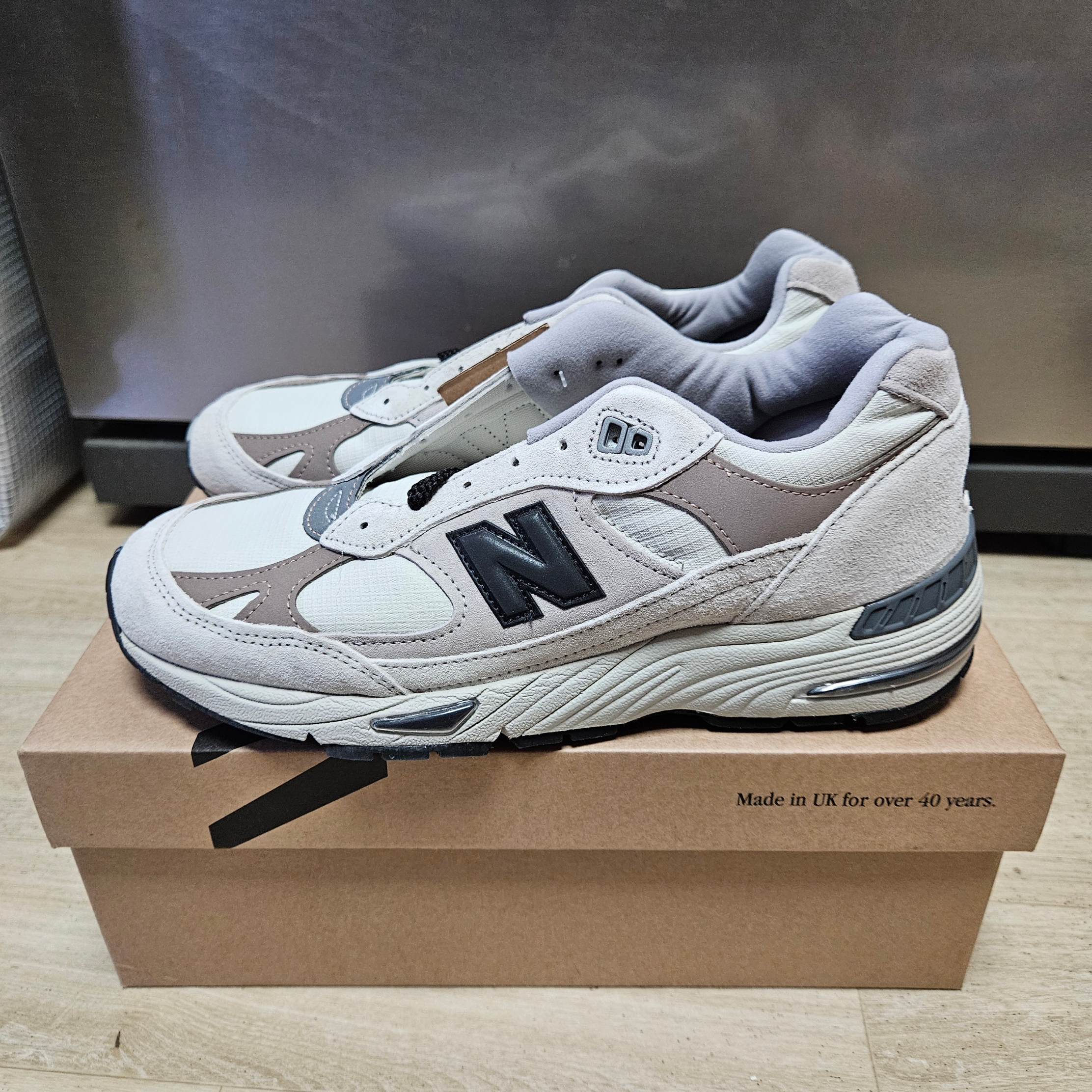 New Balance 991 Made in UK Cream Beige 착용 스타일