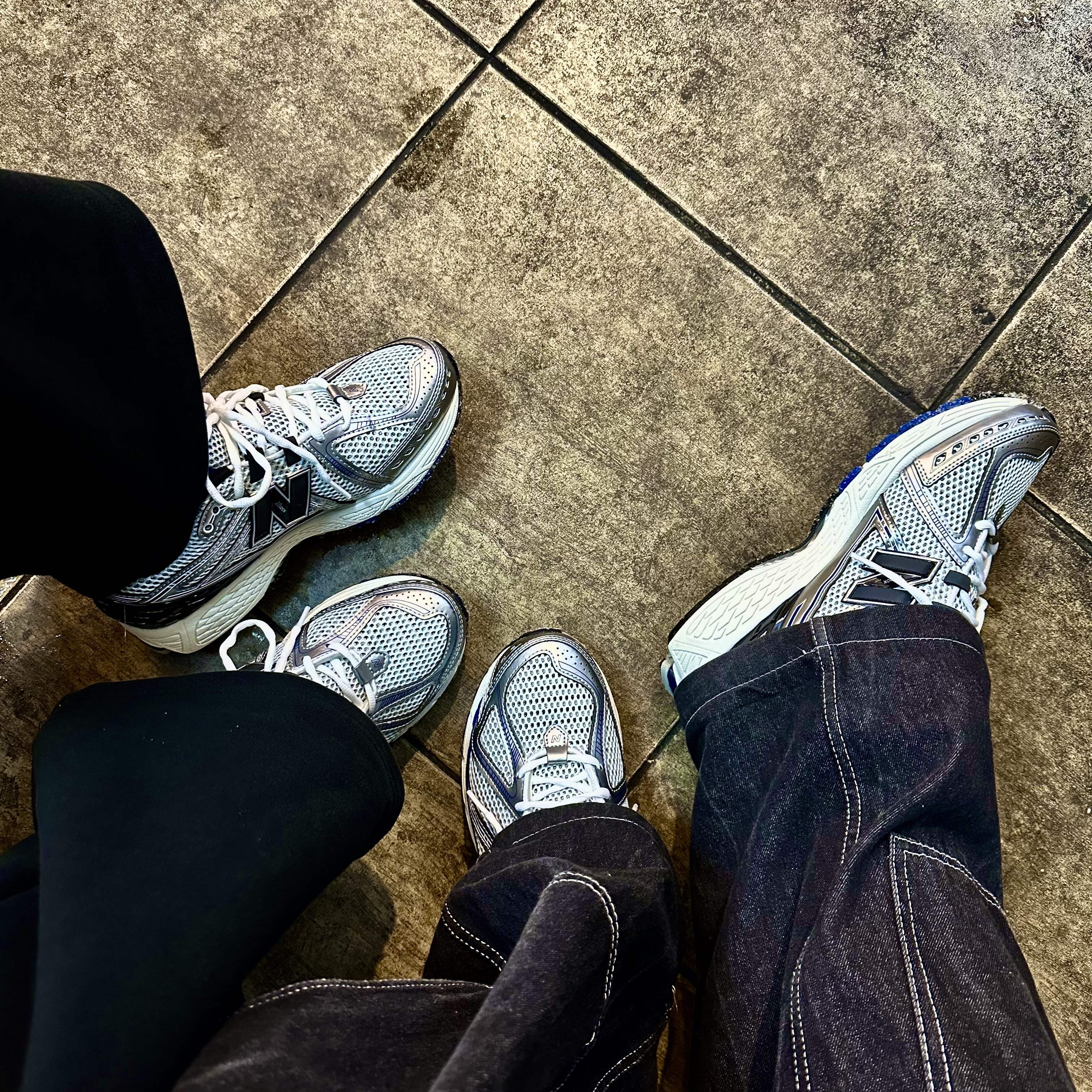 New Balance 1906R Silver Metallic 착용 스타일