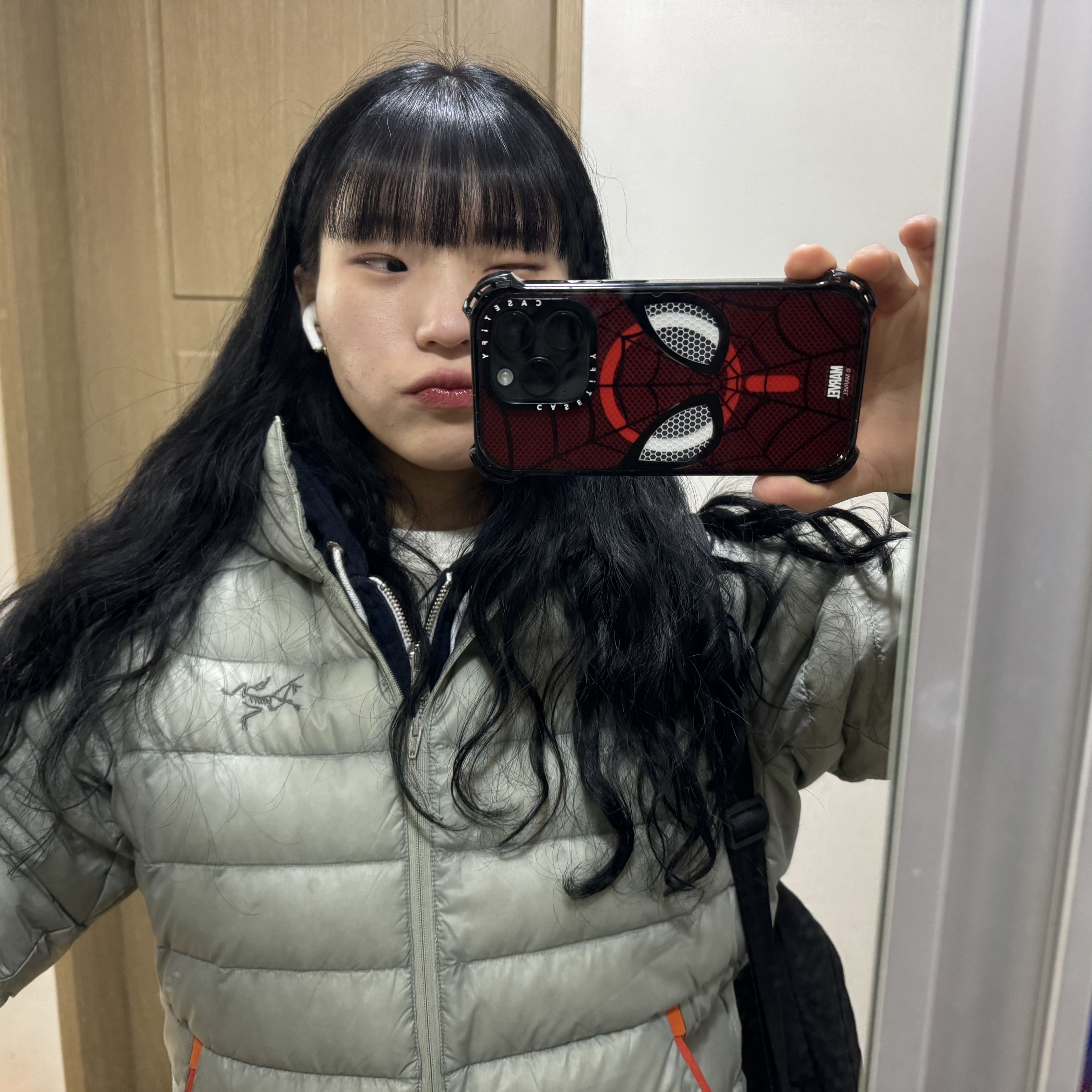 아크테릭스 세륨 후디 해비타트, 메종 키츠네 트라이컬러 폭스 패치 후드 집업 네이비 착용 스타일 - 1