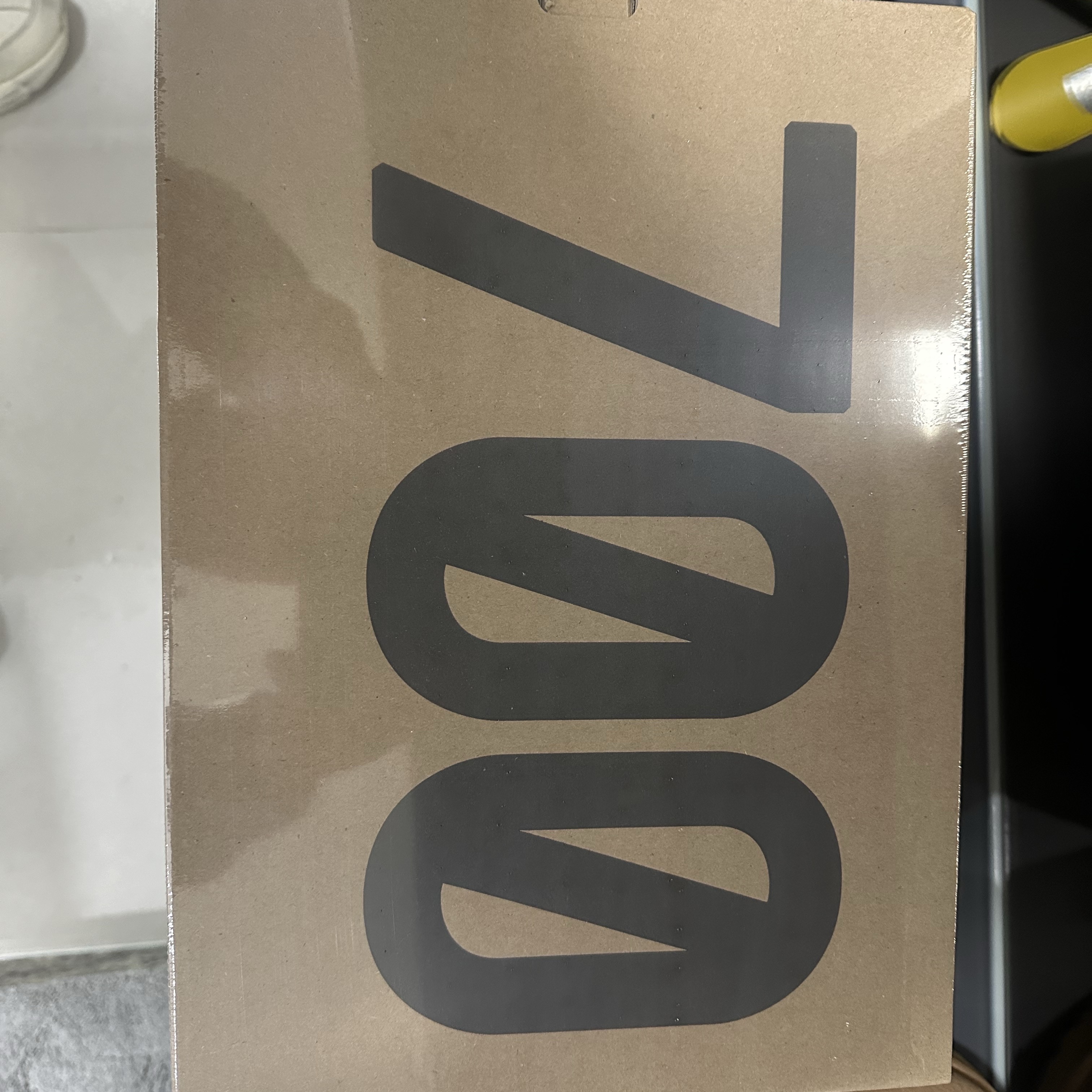 Adidas Yeezy Boost 700 Wave Runner Solid Grey 2021/2022 착용 스타일