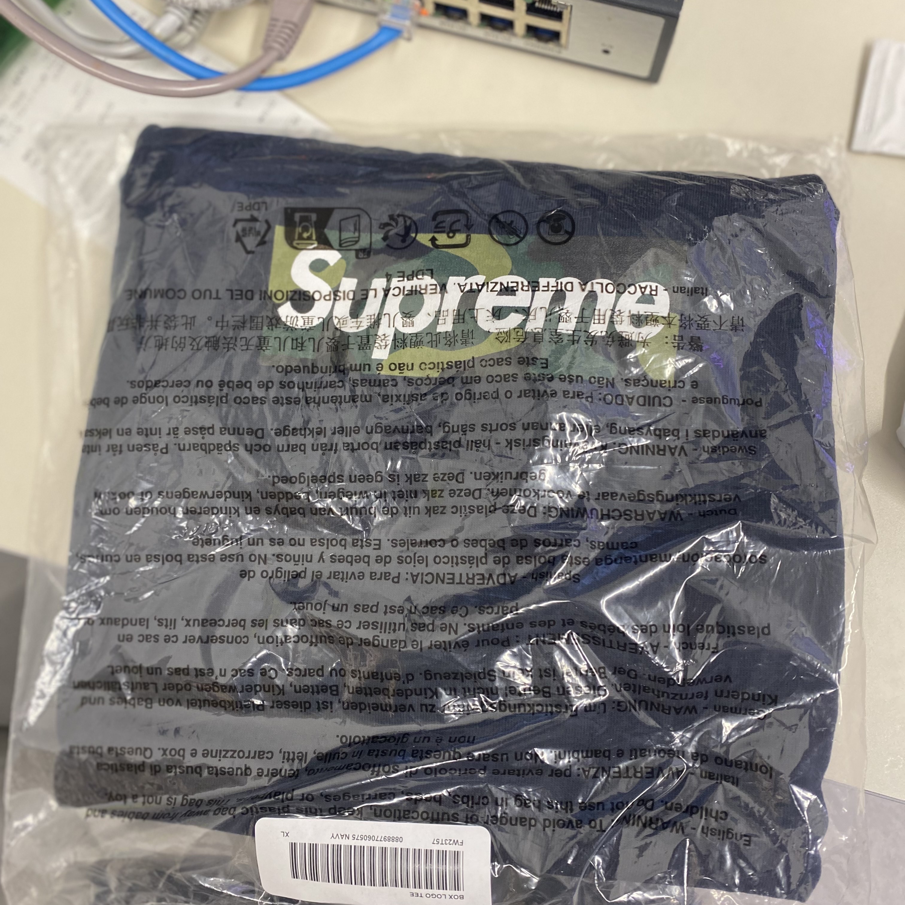 Supreme Box Logo T-Shirt Navy - 23FW 착용 스타일