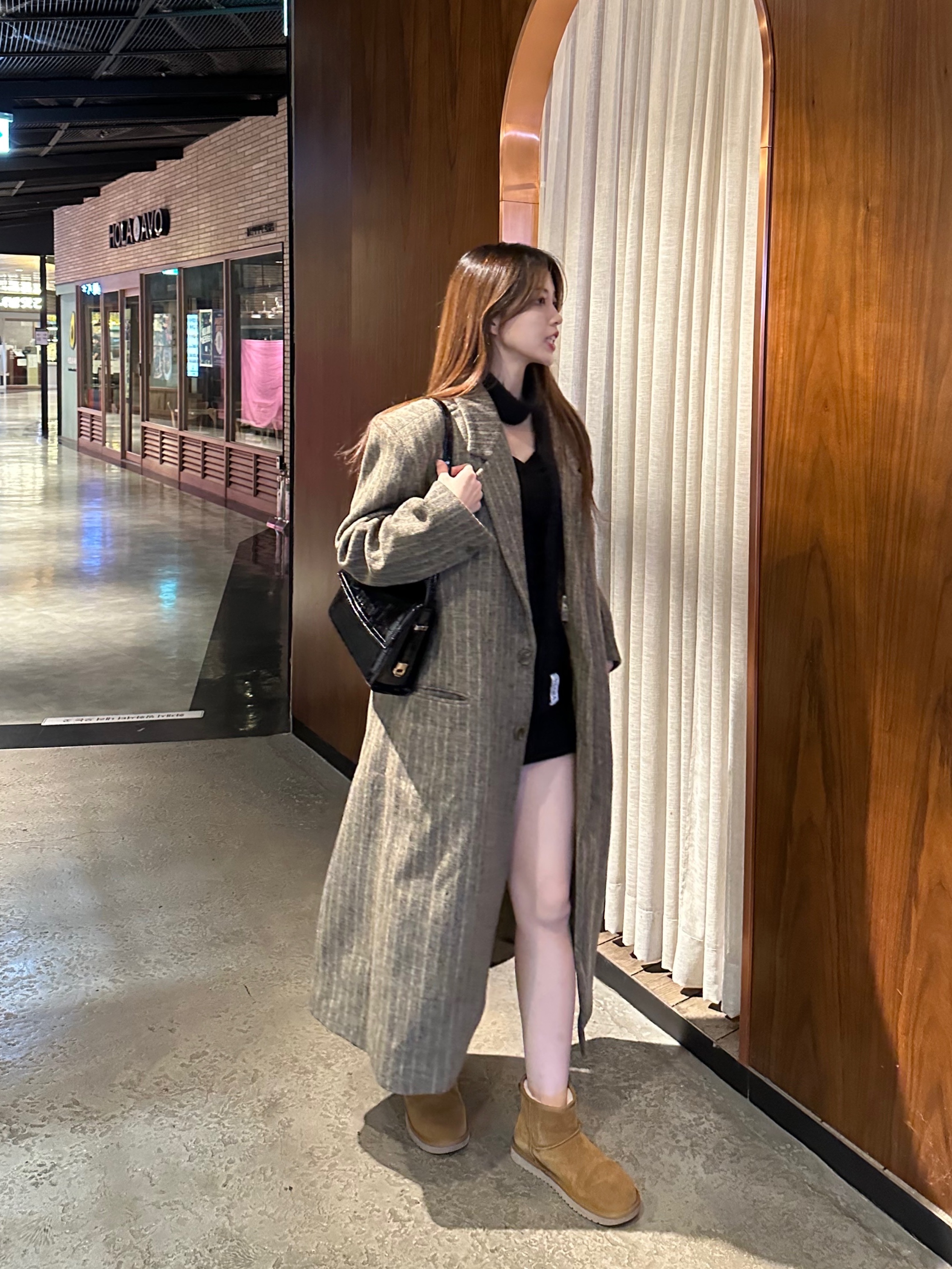 (W) UGG Classic Mini II Boots Chestnut 착용 스타일 - 3