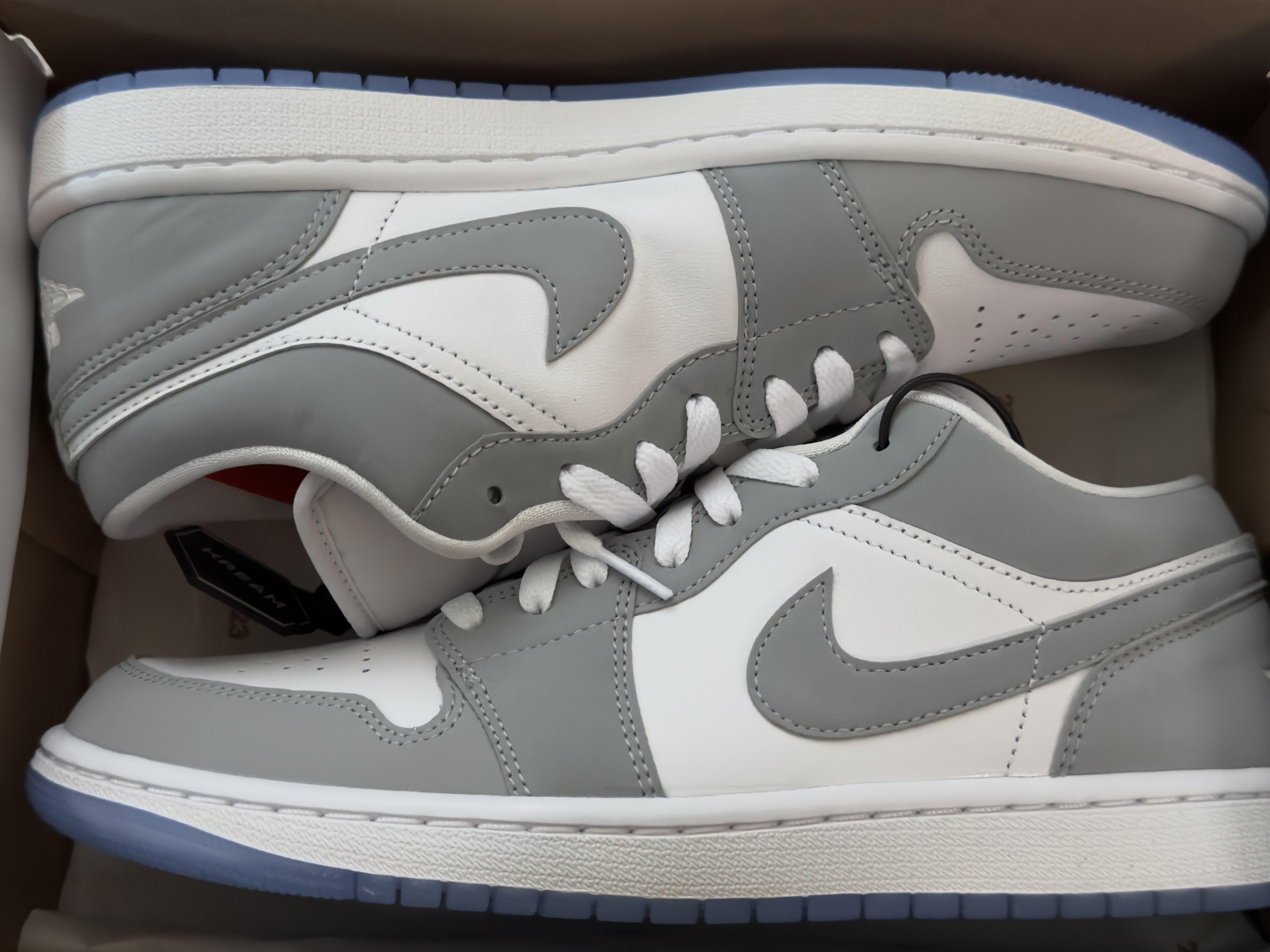 (W) Jordan 1 Low White Wolf Grey 착용 스타일