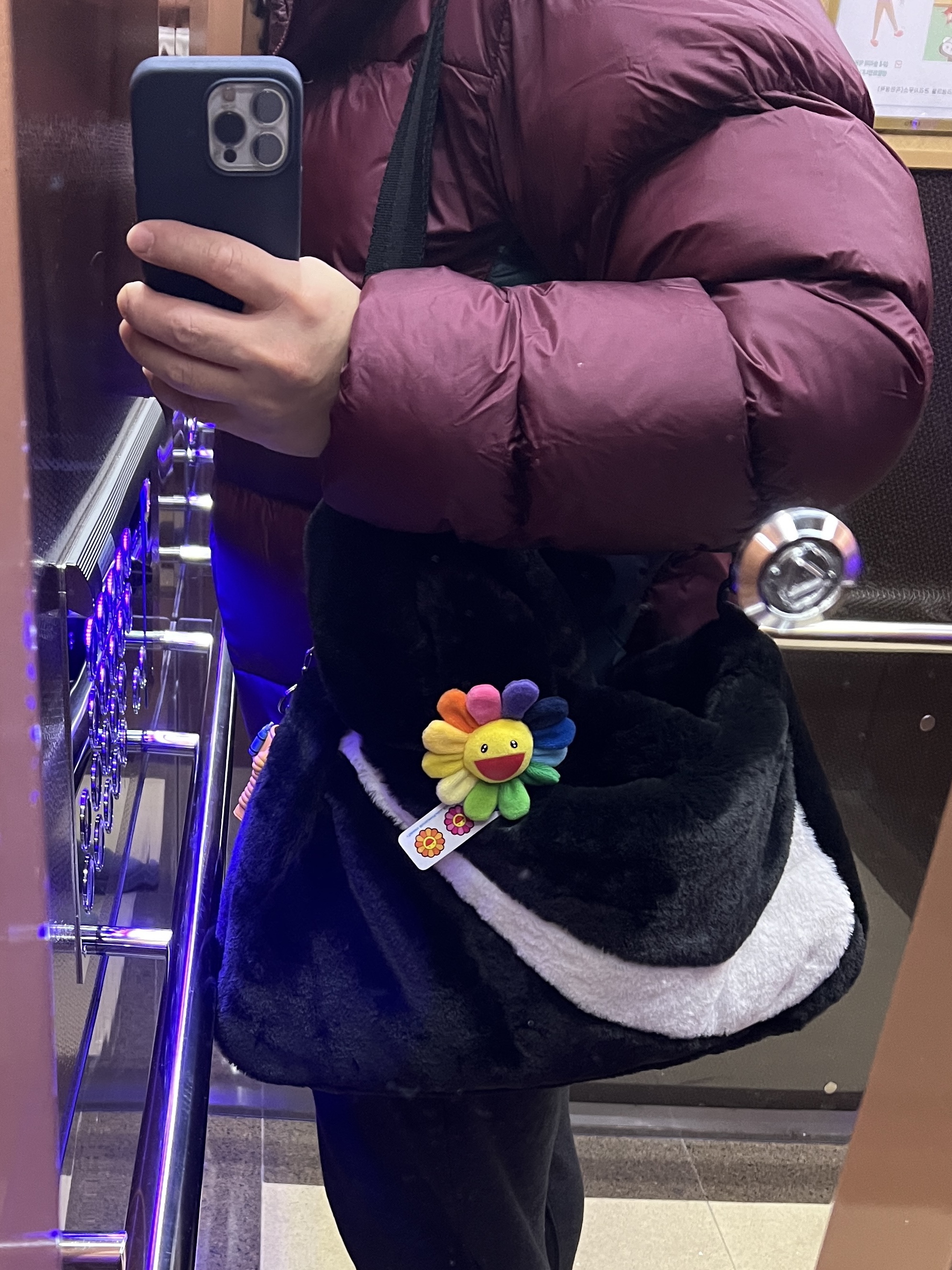 Nike ACG Therma-Fit ADV Lunar Lake Puffer Jacket Night Maroon - US/EU, Nike NSW Faux Fur Tote Bag Black 착용 스타일