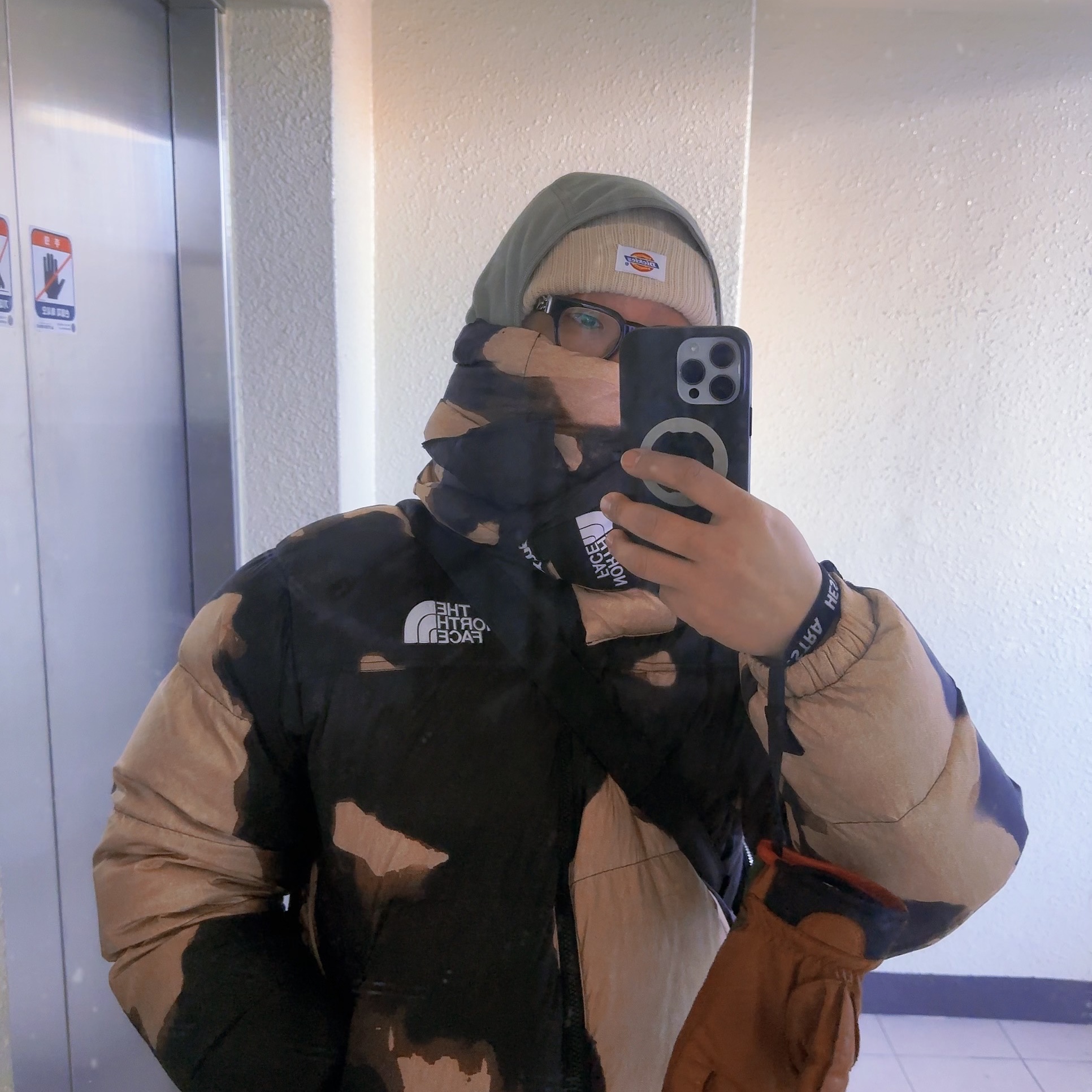 Supreme x The North Face Bleached Denim Print Nuptse Jacket Black - 21FW, Supreme x The North Face Bleached Denim Print 700-Fill Down Scarf Black - 21FW 착용 스타일