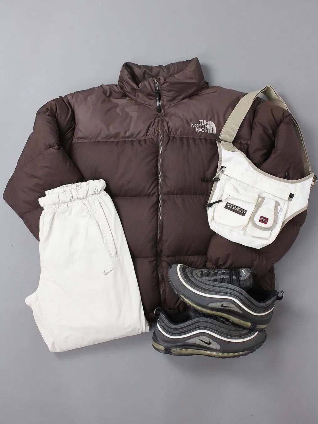 The North Face 1996 Eco Nuptse Jacket Black, The North Face 1996 Retro Nuptse Jacket Dark Oak 착용 스타일 - 3