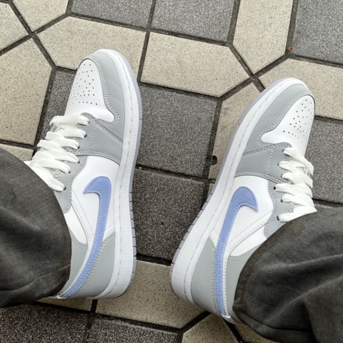 (W) Jordan 1 Mid Wolf Grey 착용 스타일 - 3