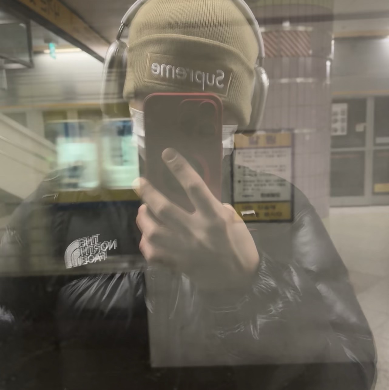 Supreme New Era Box Logo Beanie Dark Sand - 23FW, The North Face 1996 Eco Nuptse Jacket Real Black 착용 스타일 - 2