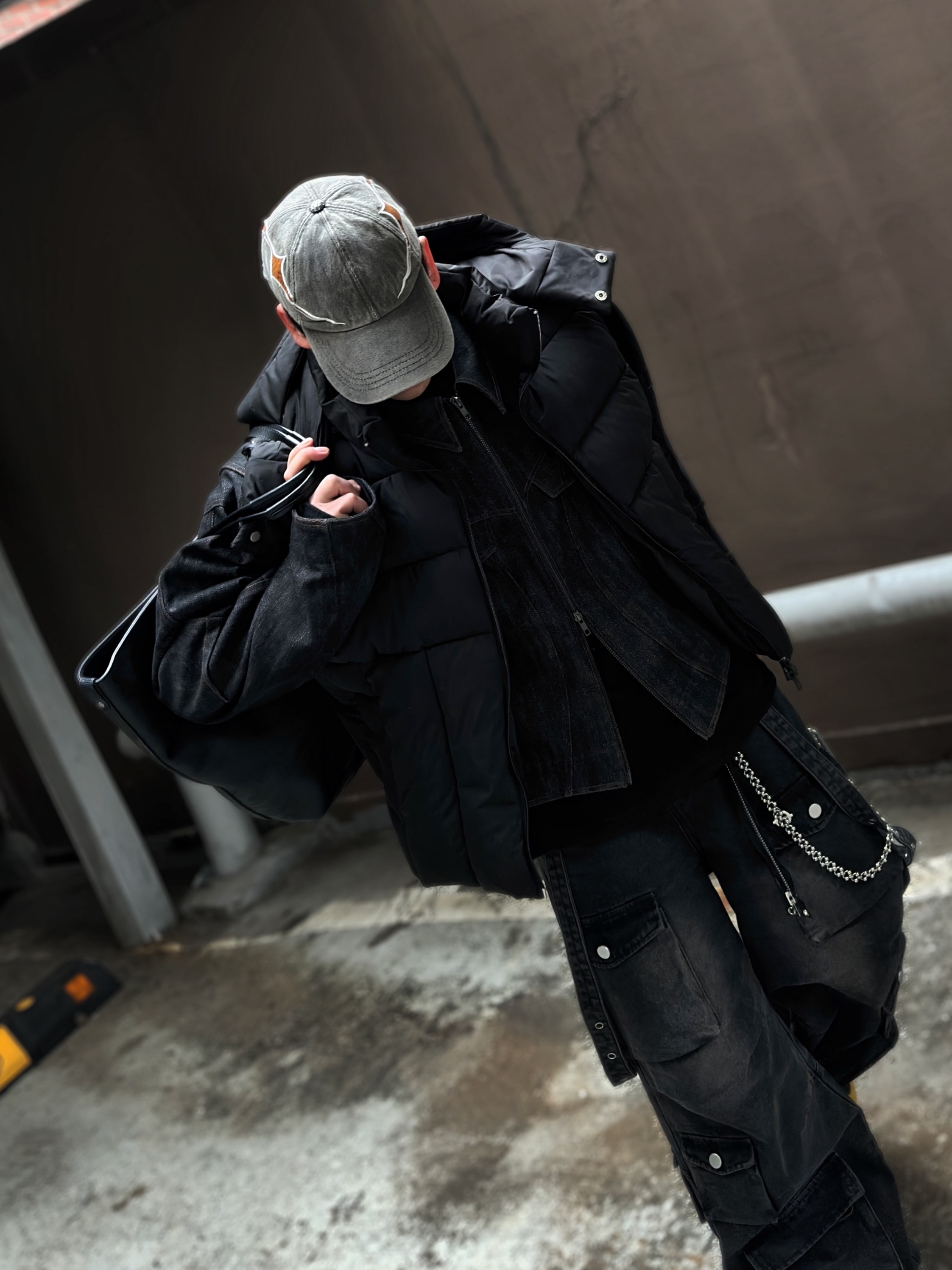 Thug Club x MCM Tribal Leather Cap Black 착용 스타일 - 3