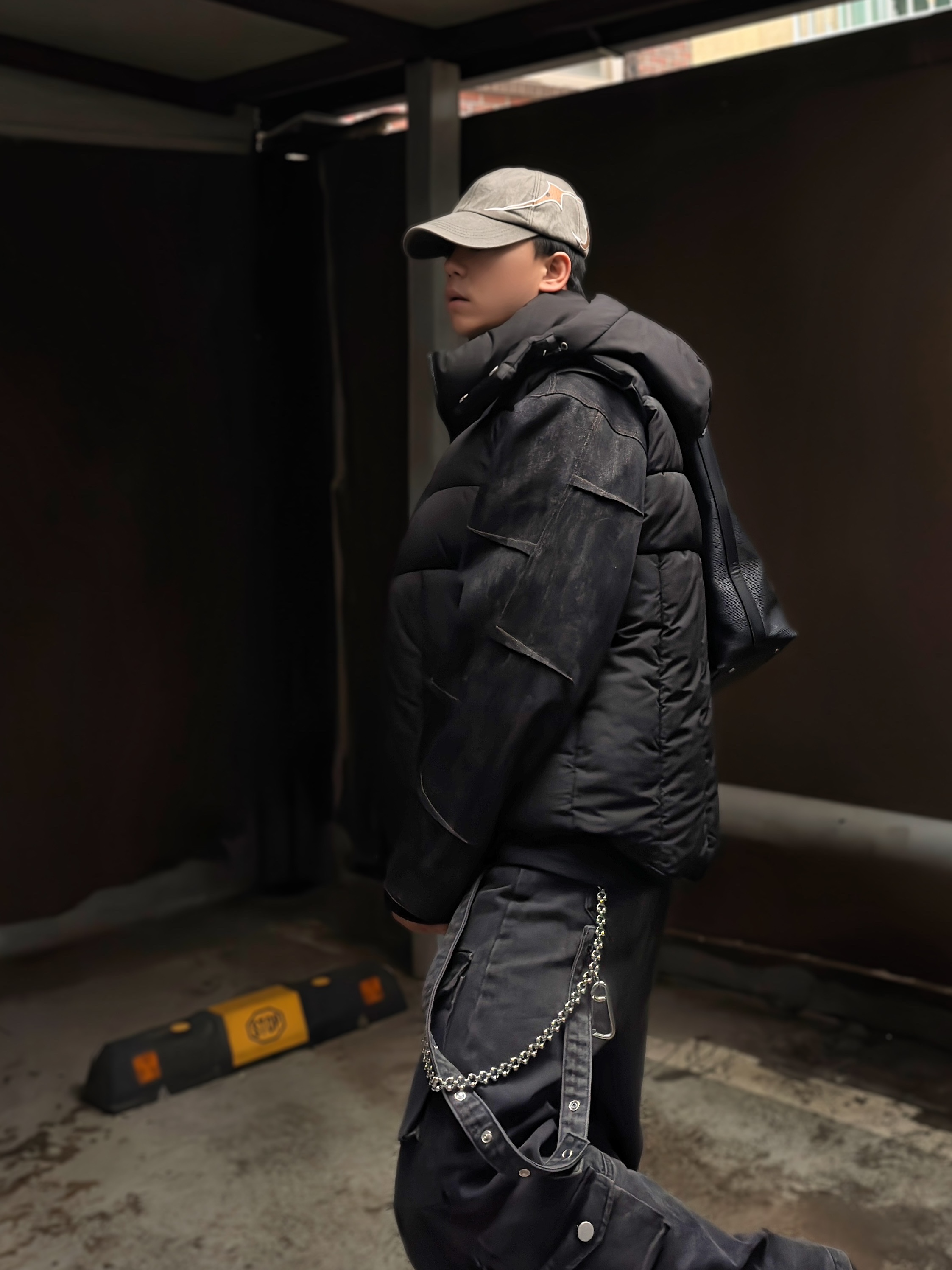 Thug Club x MCM Tribal Leather Cap Black 착용 스타일 - 4