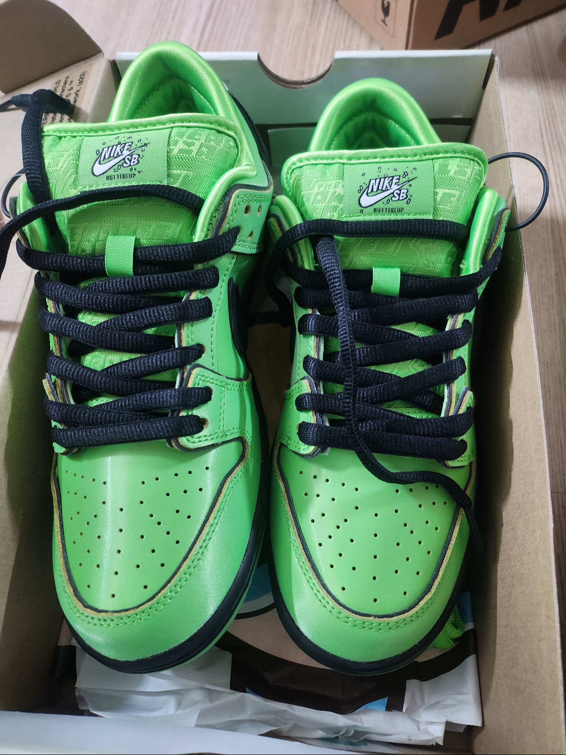 Nike x The Powerpuff Girls SB Dunk Low Pro QS Buttercup 착용 스타일 - 1