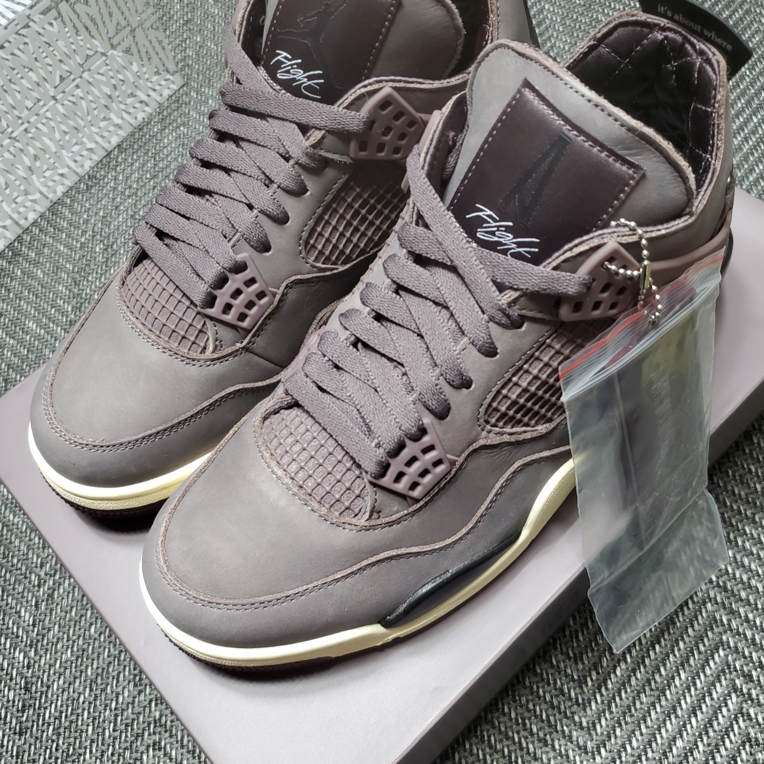 Jordan 4 x A Ma Maniere Retro Violet Ore 착용 스타일
