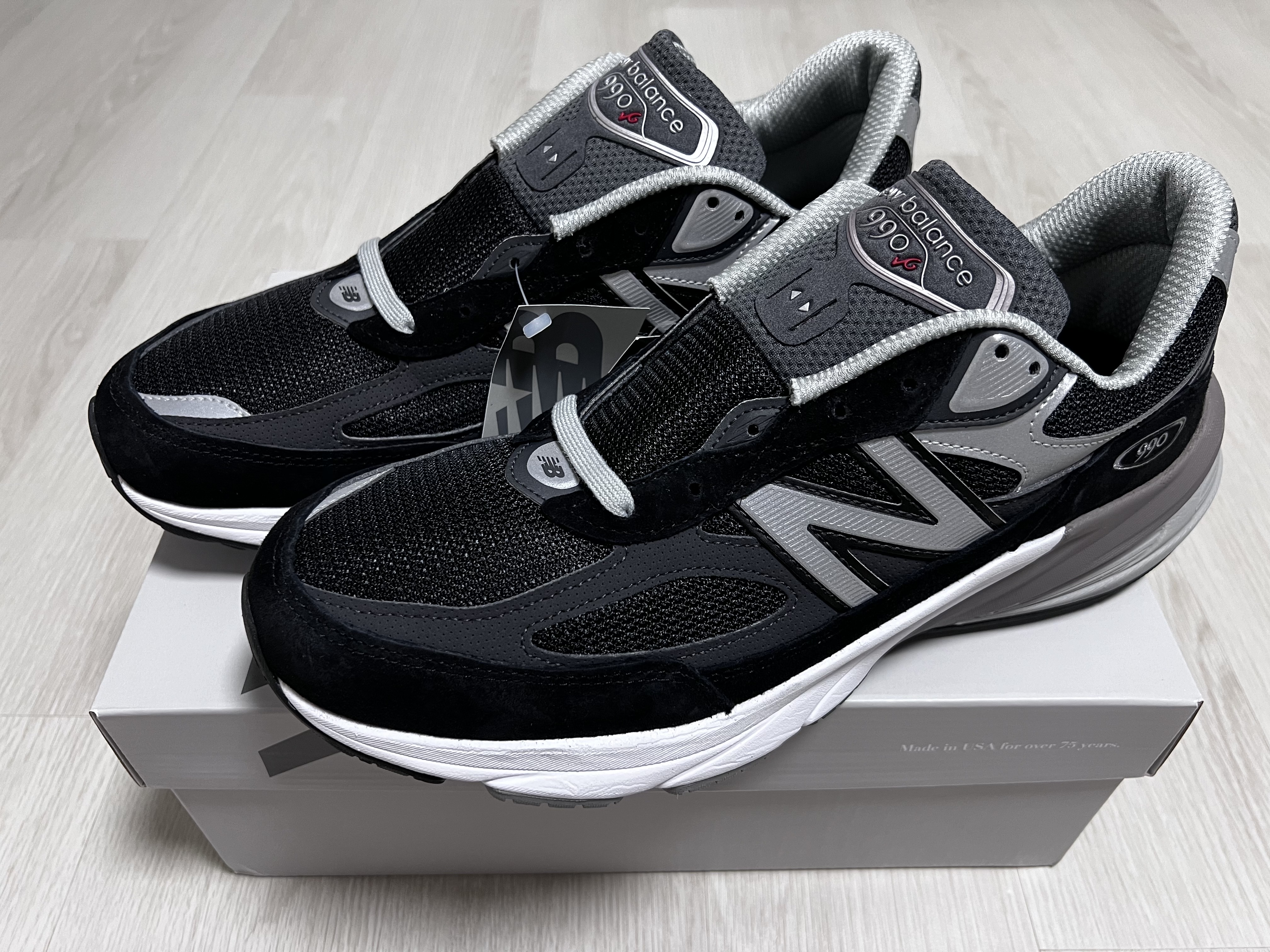 New Balance 990v6 Made in USA Black White 착용 스타일
