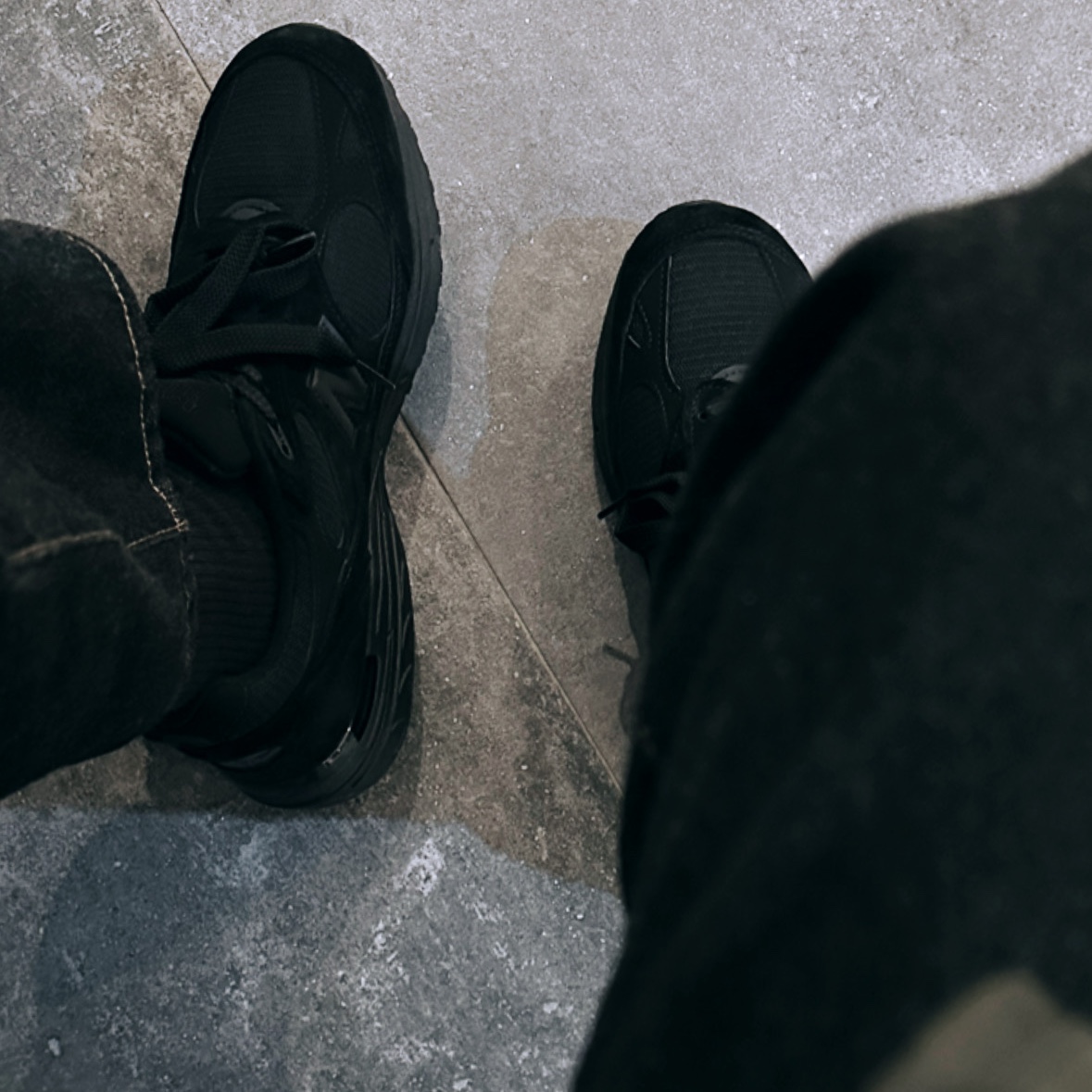 New Balance 993 Made in USA Triple Black - D Standard 착용 스타일
