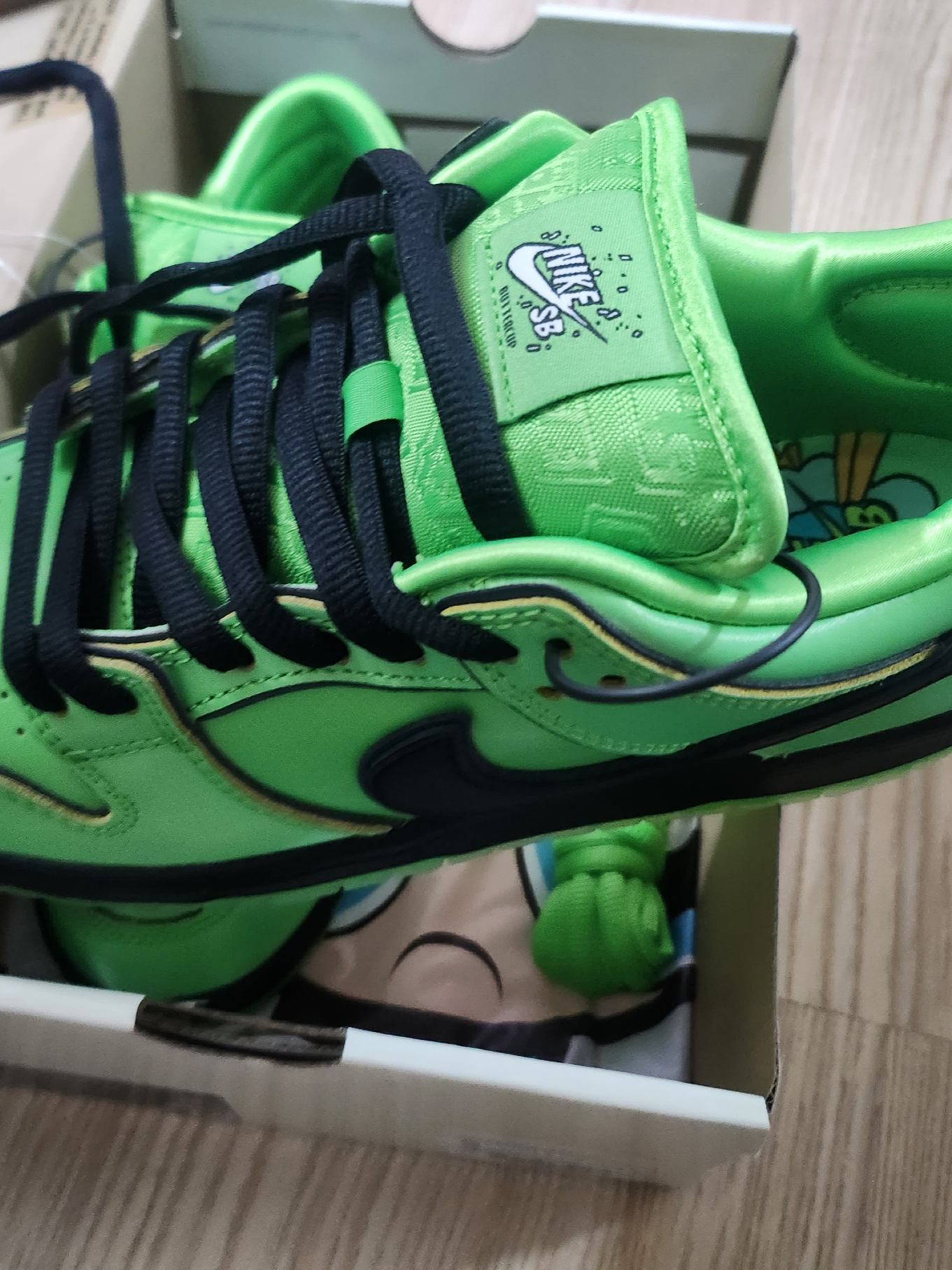 Nike x The Powerpuff Girls SB Dunk Low Pro QS Buttercup 착용 스타일 - 2