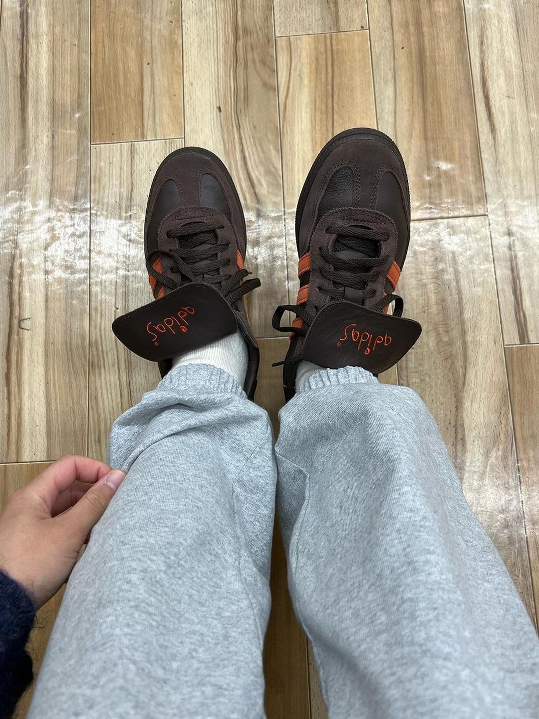 Adidas Spezial Handball Brown Collegiate Orange, New Balance 993 Made in USA Black - 2E Wide 착용 스타일 - 2