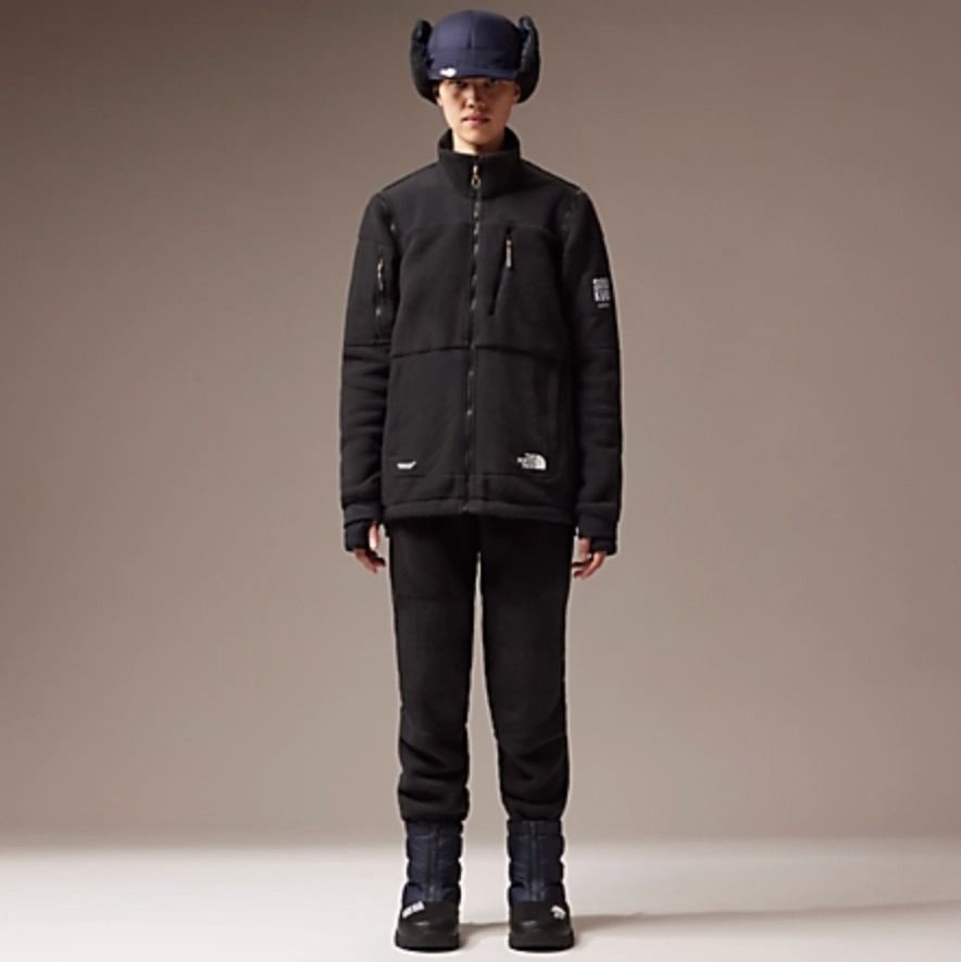 노스페이스 x 언더커버 소우쿠 집 오프 플리스 자켓 TNF 블랙, 노스페이스 화이트 라벨 뉴 유틸리티 플리스 자켓 라이트 카키 착용 스타일 - 2