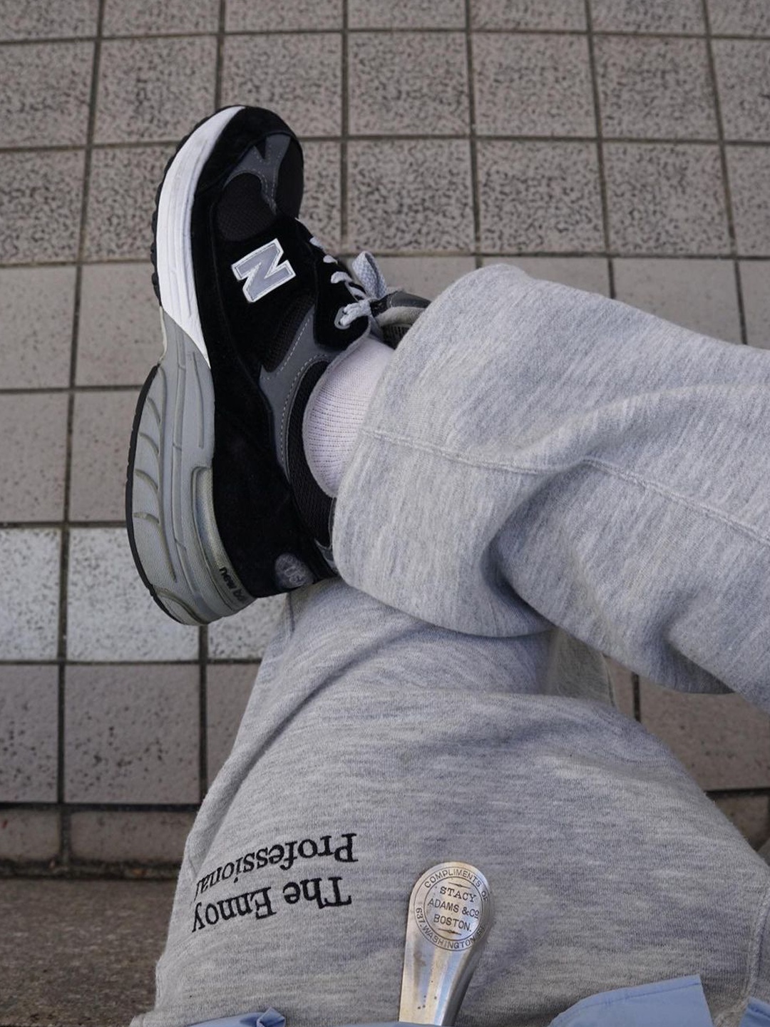Adidas Spezial Handball Brown Collegiate Orange, New Balance 993 Made in USA Black - 2E Wide 착용 스타일 - 3