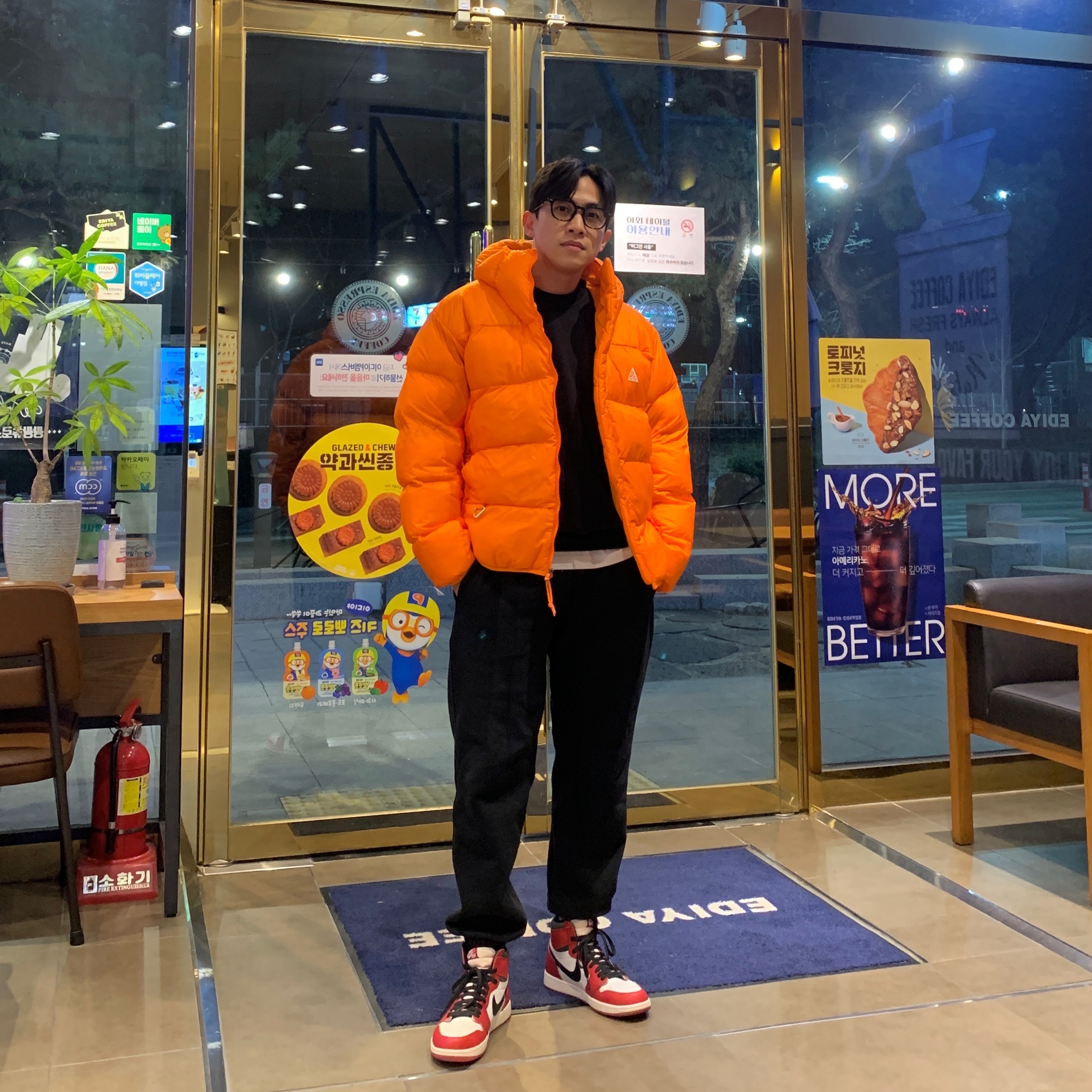 Nike ACG Therma-Fit ADV Lunar Lake Puffer Jacket Safety Orange - Asia, Jordan 1 Retro High OG Chicago 2022 착용 스타일 - 1