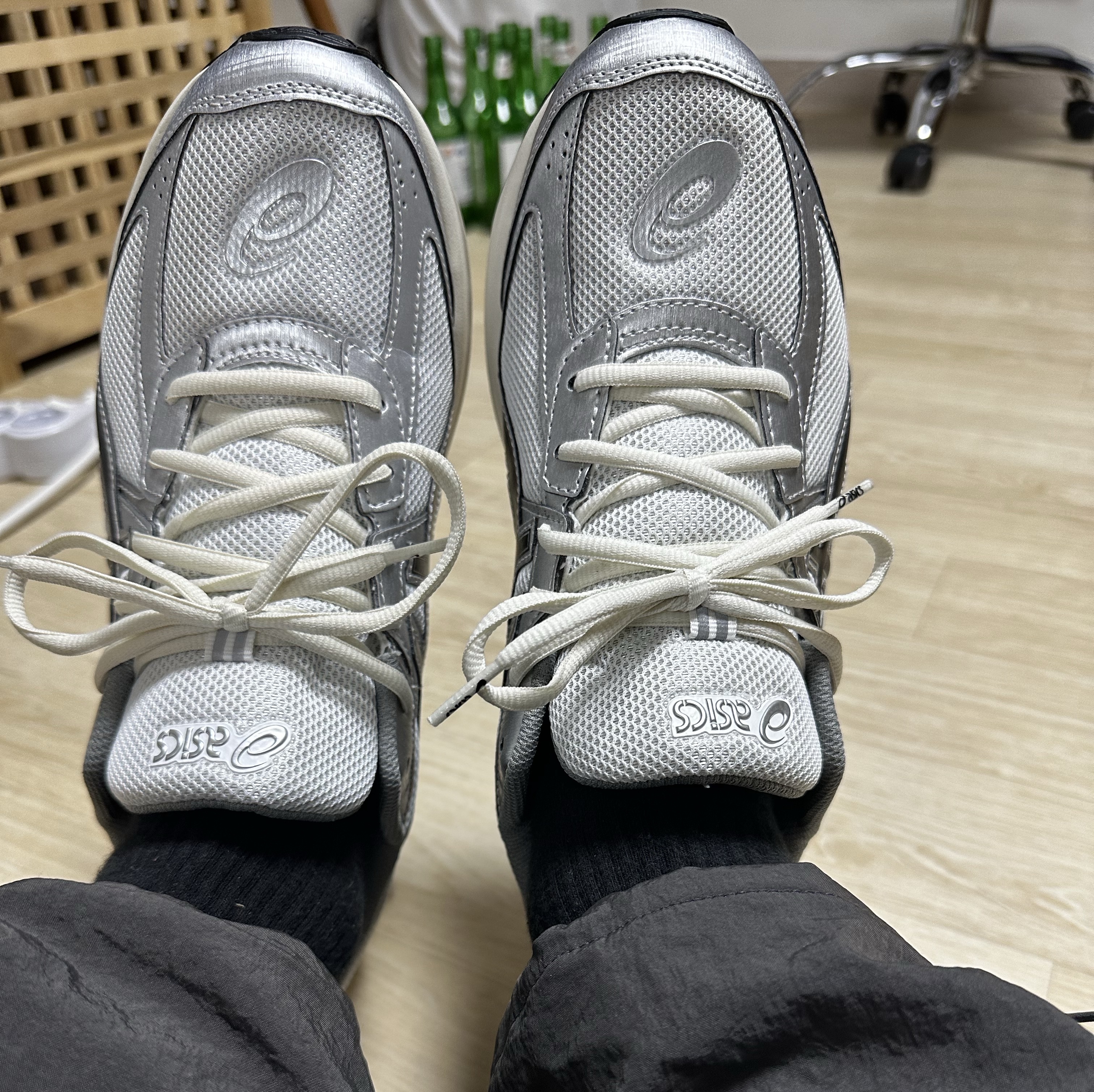 Asics Jog 100 S White Black - 2E Wide 착용 스타일 - 2
