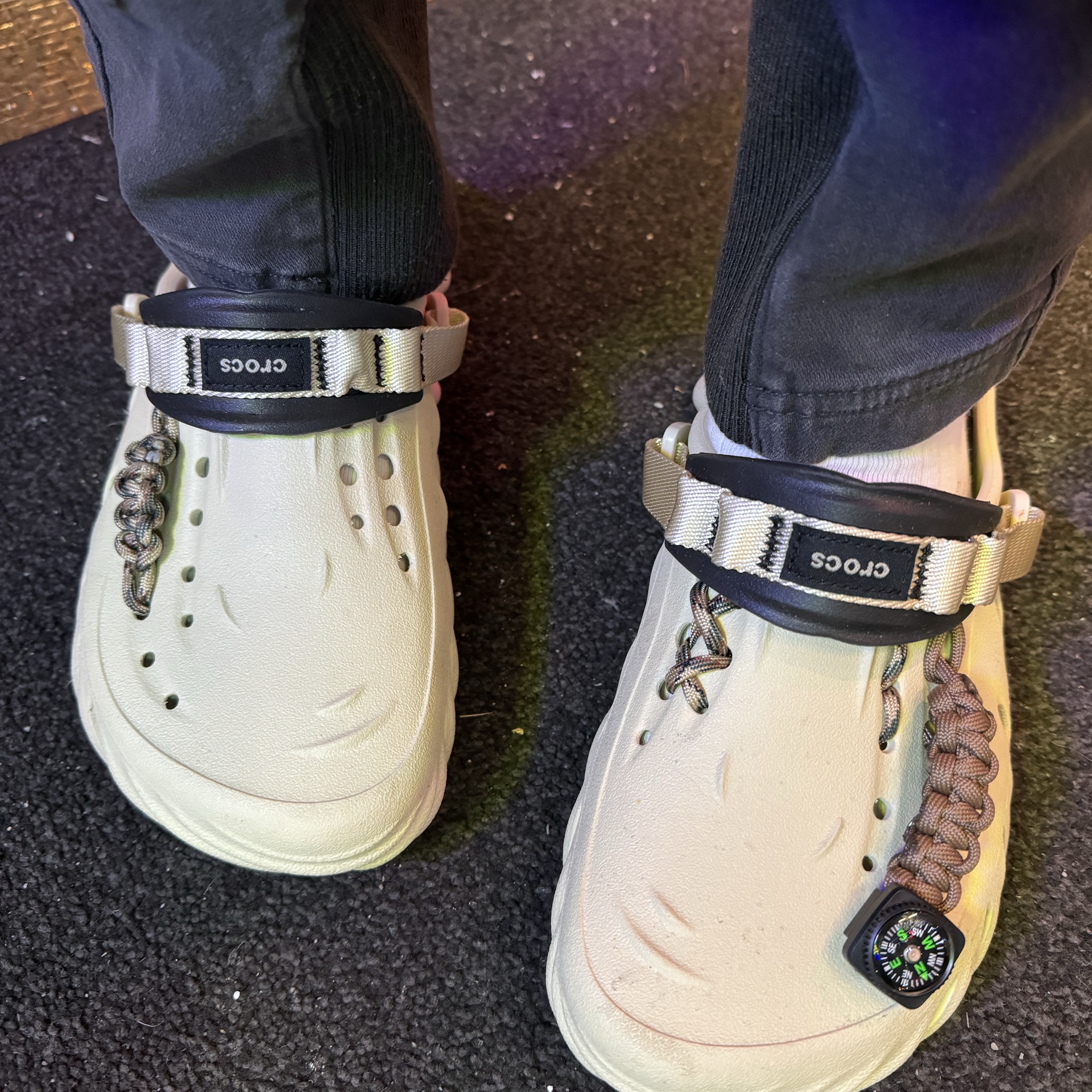 Crocs Echo Clog Bone Black 착용 스타일 - 1