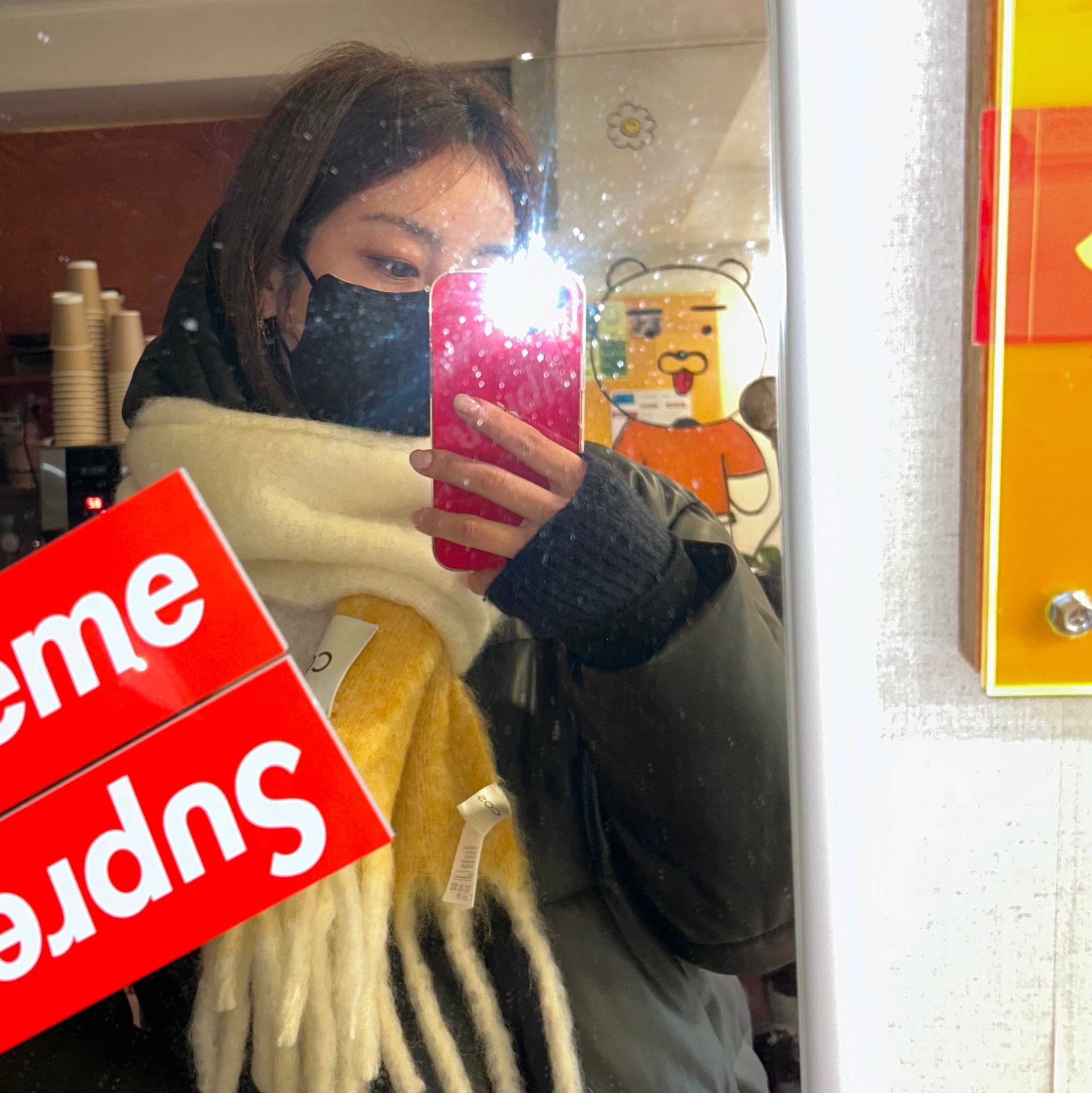 COS Oversized Mohair Blend Muffler Yellow 착용 스타일