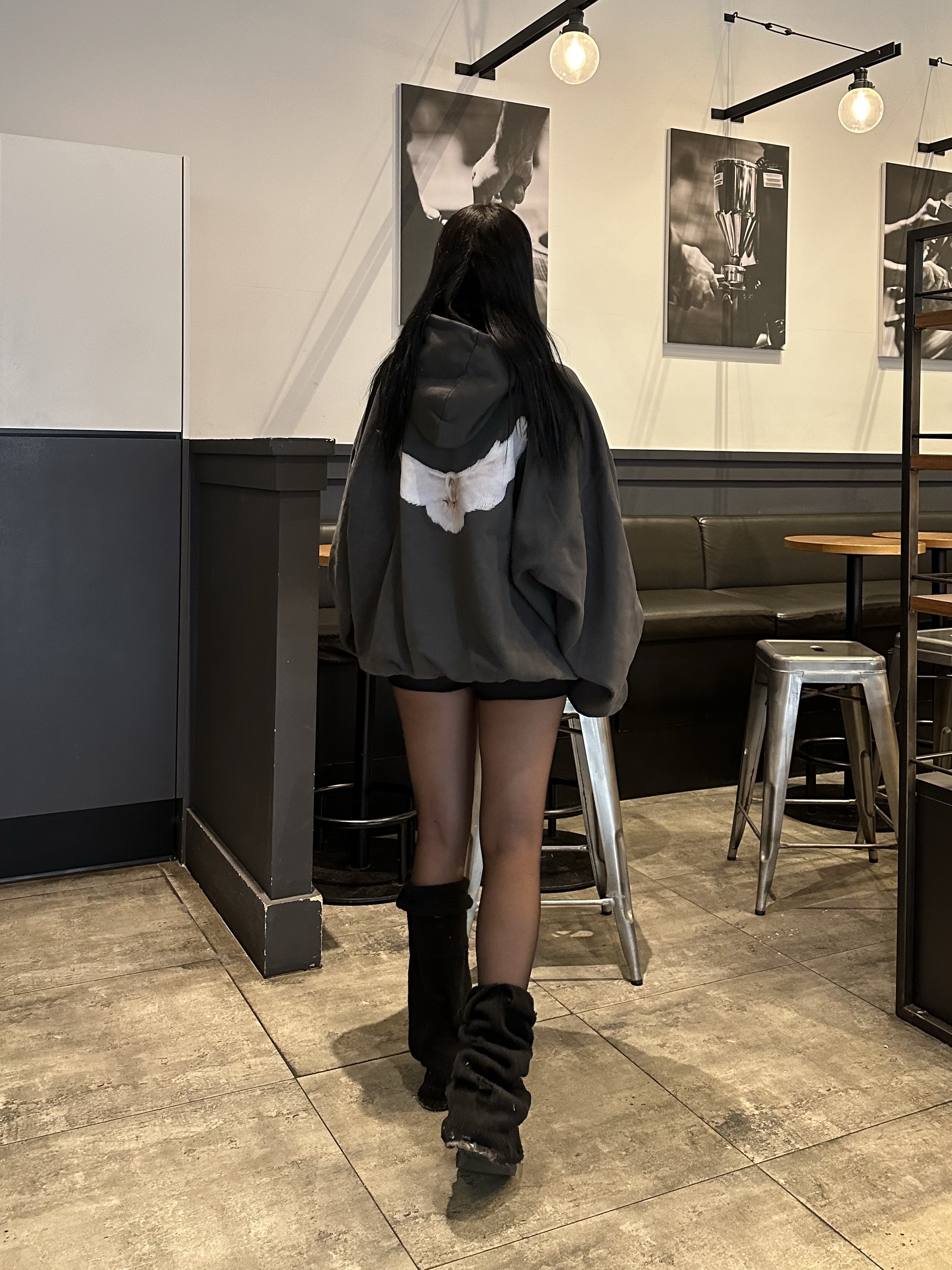 Yeezy Gap Engineered By Balenciaga Dove Hoodie Black, Jordan 1 x Travis Scott Retro Low OG SP Black Phantom 착용 스타일 - 3