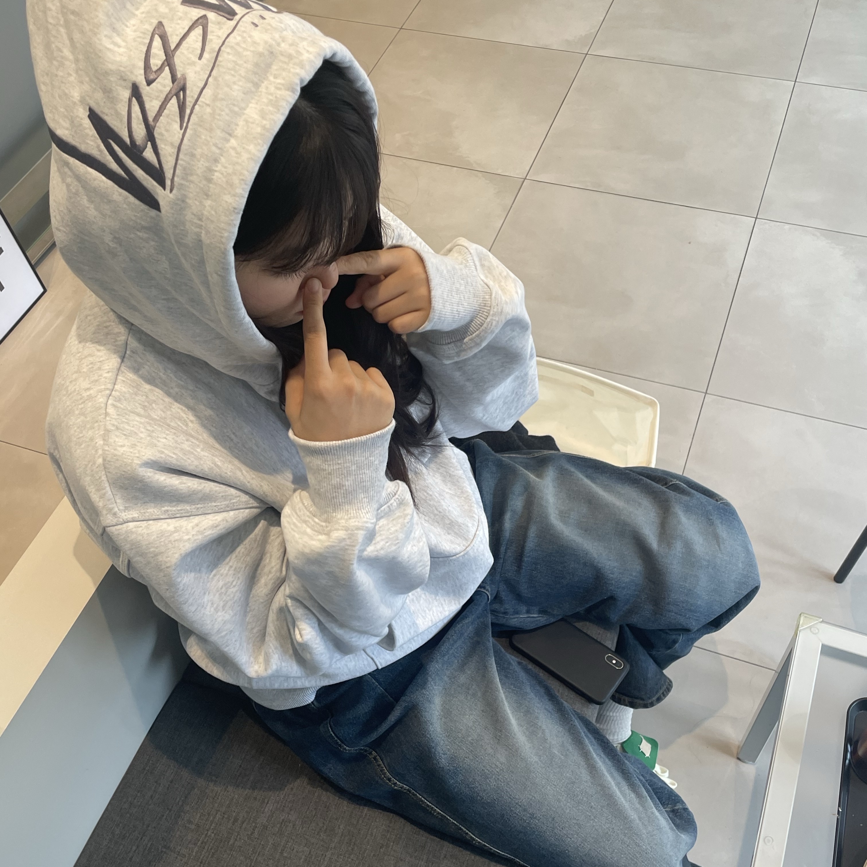 스투시 백 아플리케 후드 애쉬 헤더, 아디다스 x 풋 인더스트리 가젤 인도어 오프 화이트 그린 착용 스타일