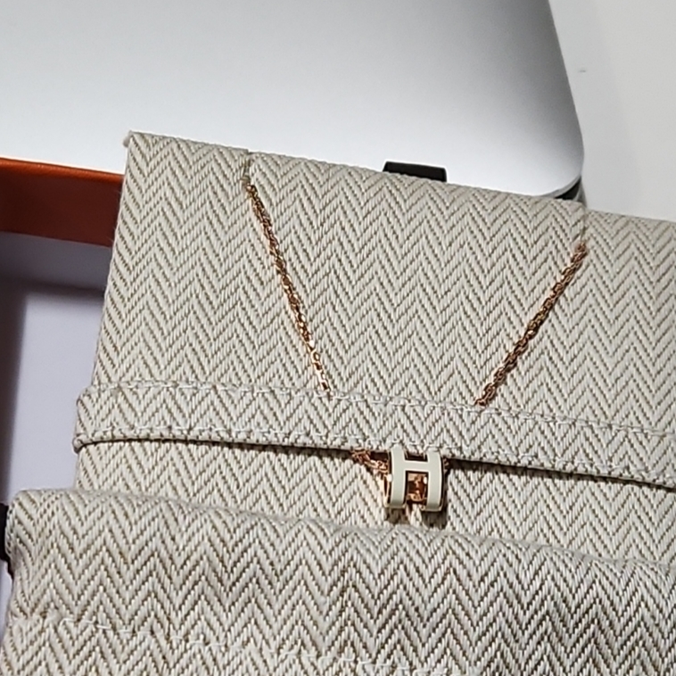 (W) Hermes Mini Pop H Pendant Rose Gold & Blanc 착용 스타일
