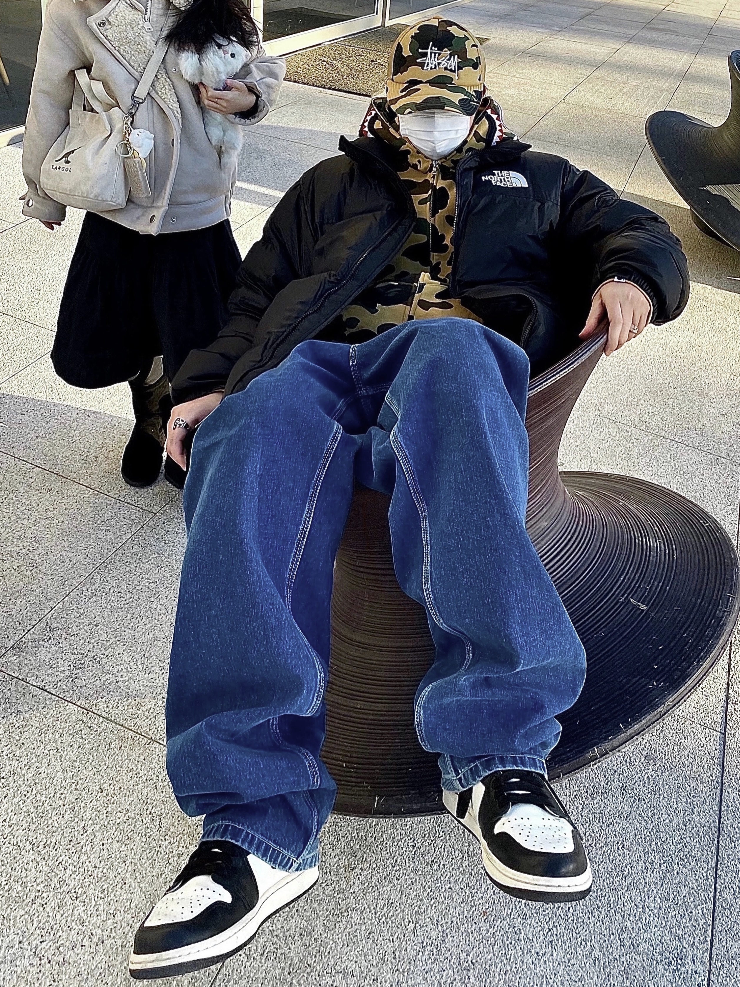 The North Face 1996 Eco Nuptse Jacket Black, Jordan 1 Retro High OG Black Mocha 착용 스타일