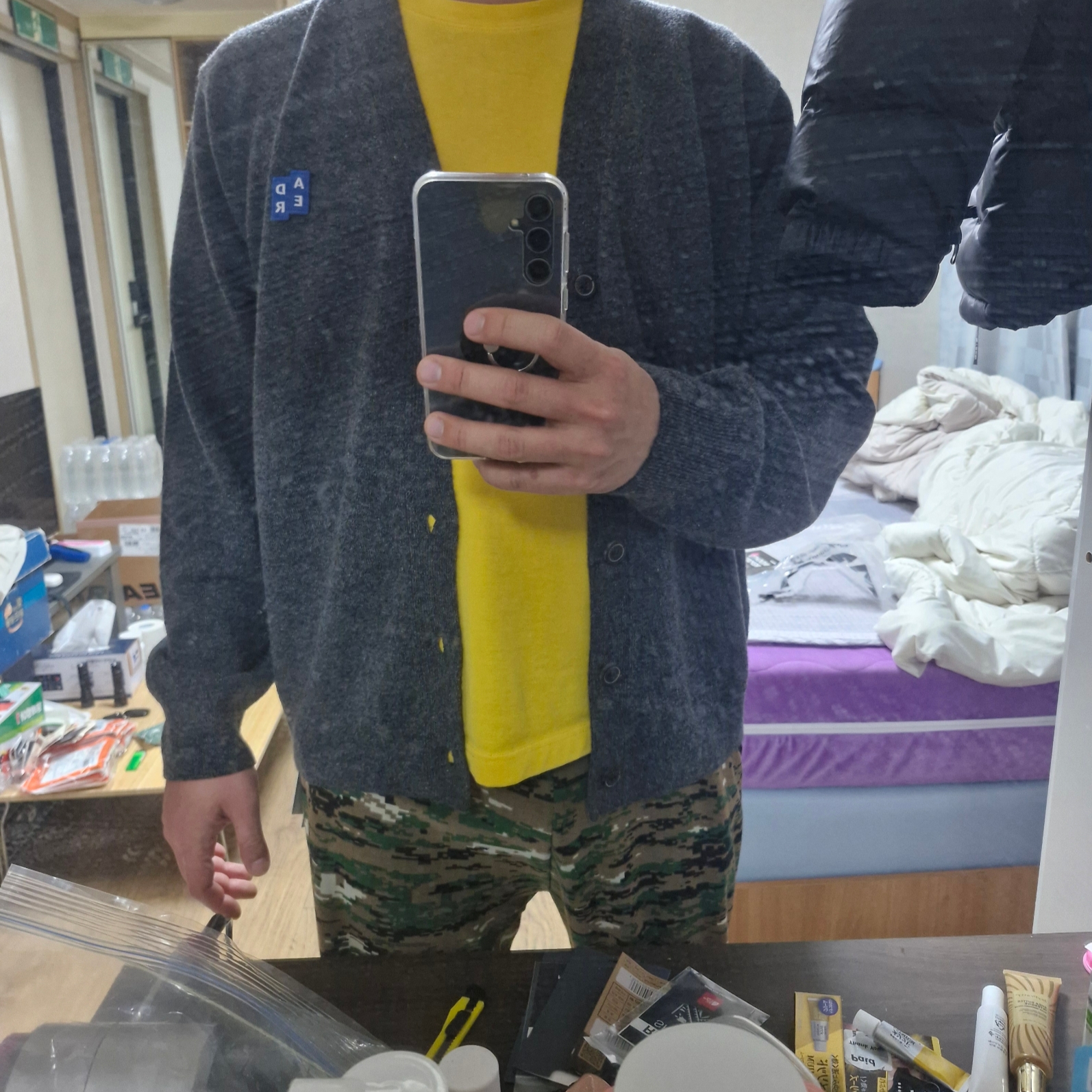 Ader Error Sig; TRS/BL Tag Cardigan 01 Charcoal 착용 스타일
