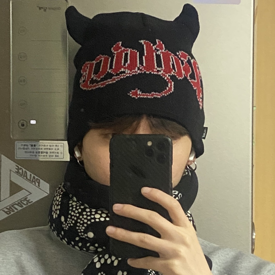 팔라스 호니 나인 커프 비니 블랙 - 23FW, 팔라스 호니 나인 커프 비니 나이스 브라운 - 23FW 착용 스타일 - 2