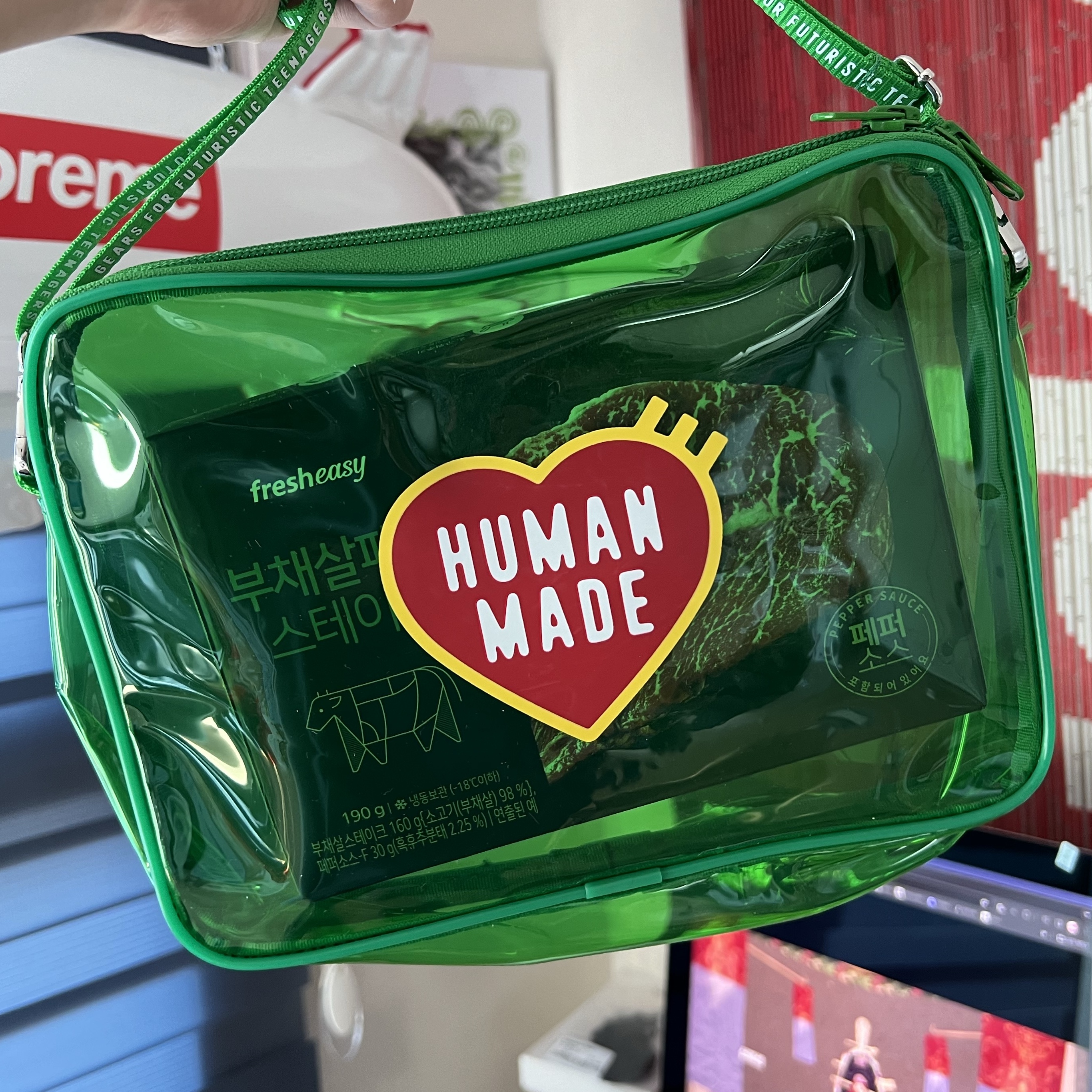 Human Made PVC Pouch Large Green 착용 스타일
