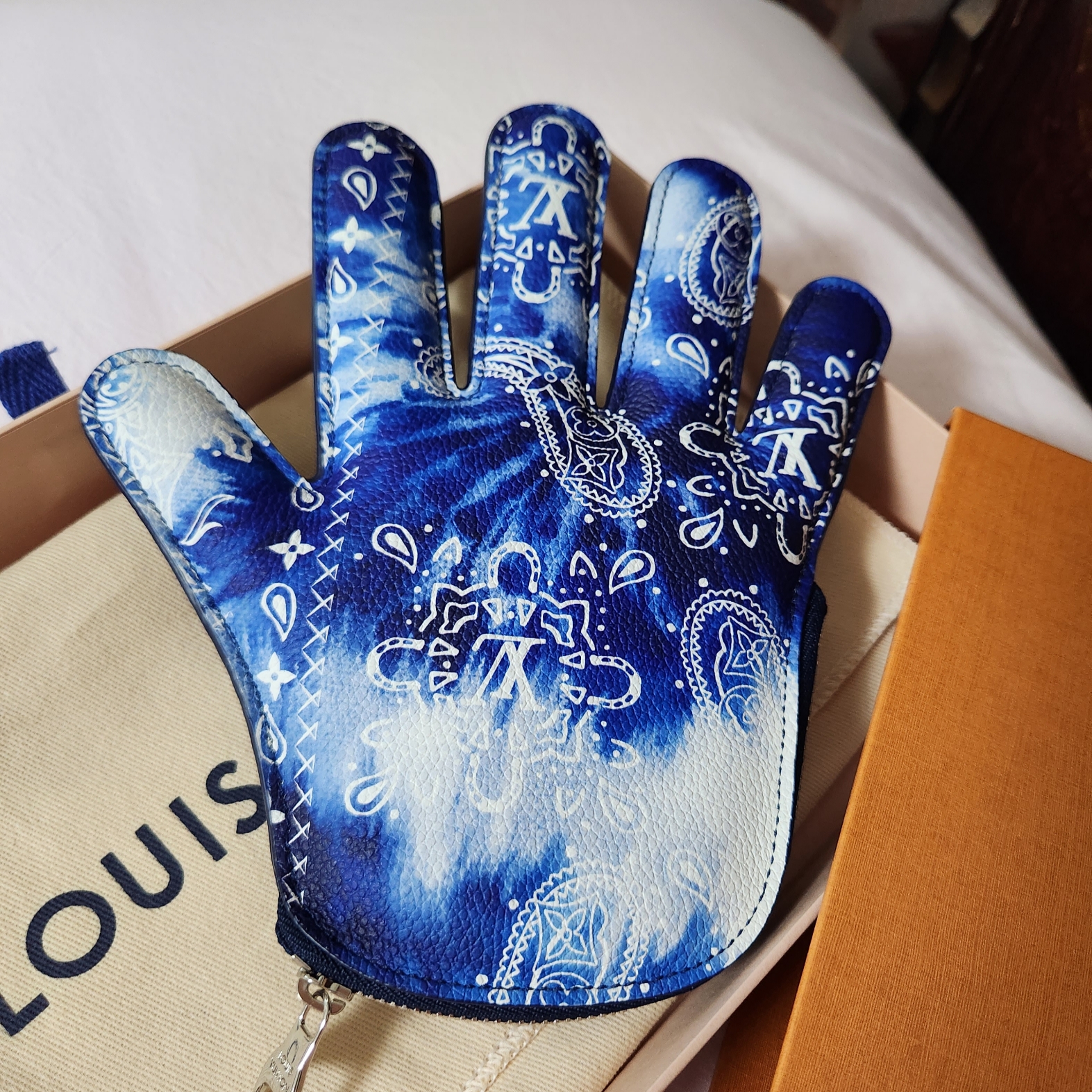 Louis Vuitton Hi 5 Blue 착용 스타일 - 3