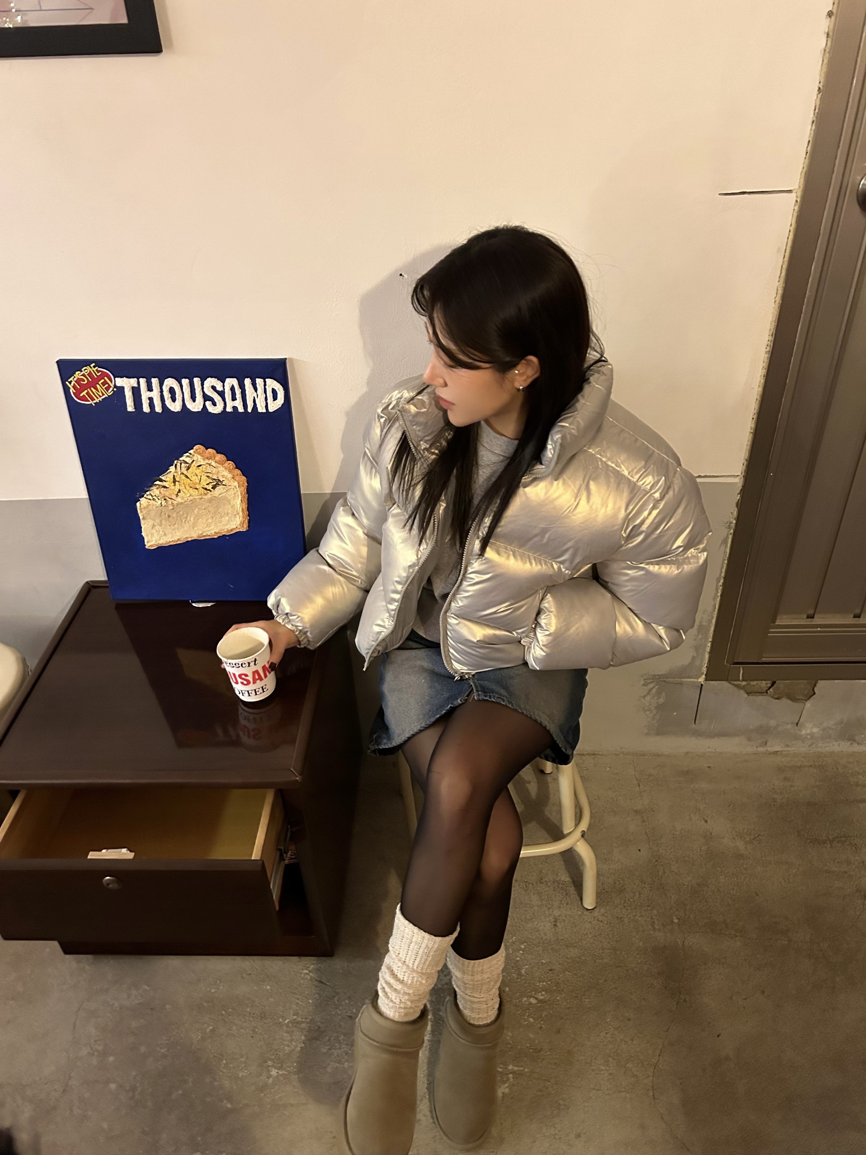 (W) UGG Classic Ultra Mini Boots Antilope 착용 스타일 - 4