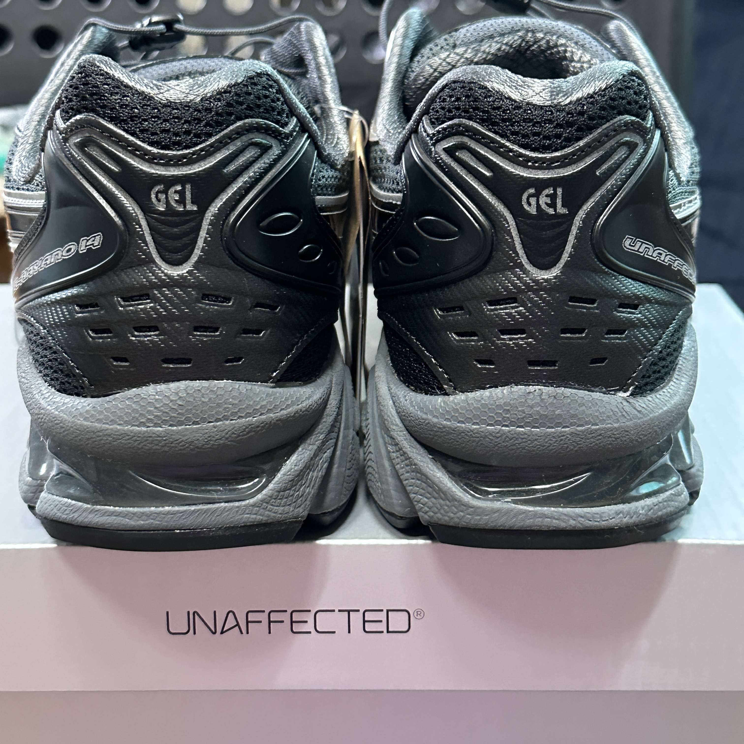 Asics x Unaffected Gel-Kayano 14 Silver Moon 착용 스타일 - 3