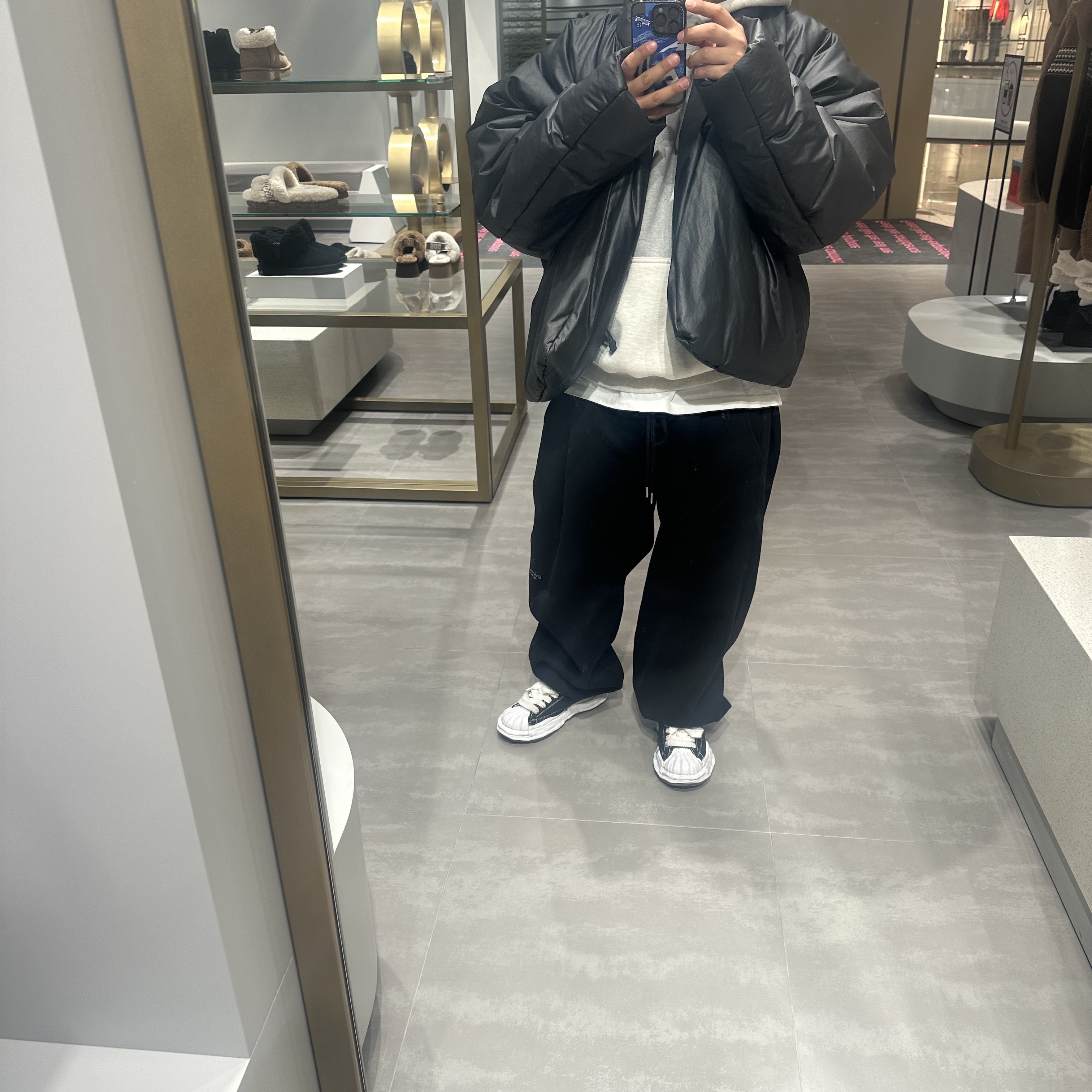 Undermycar Mu.03 Anti Fxxking Logo Play Oversized Sweat Jogger Black 착용 스타일 - 2