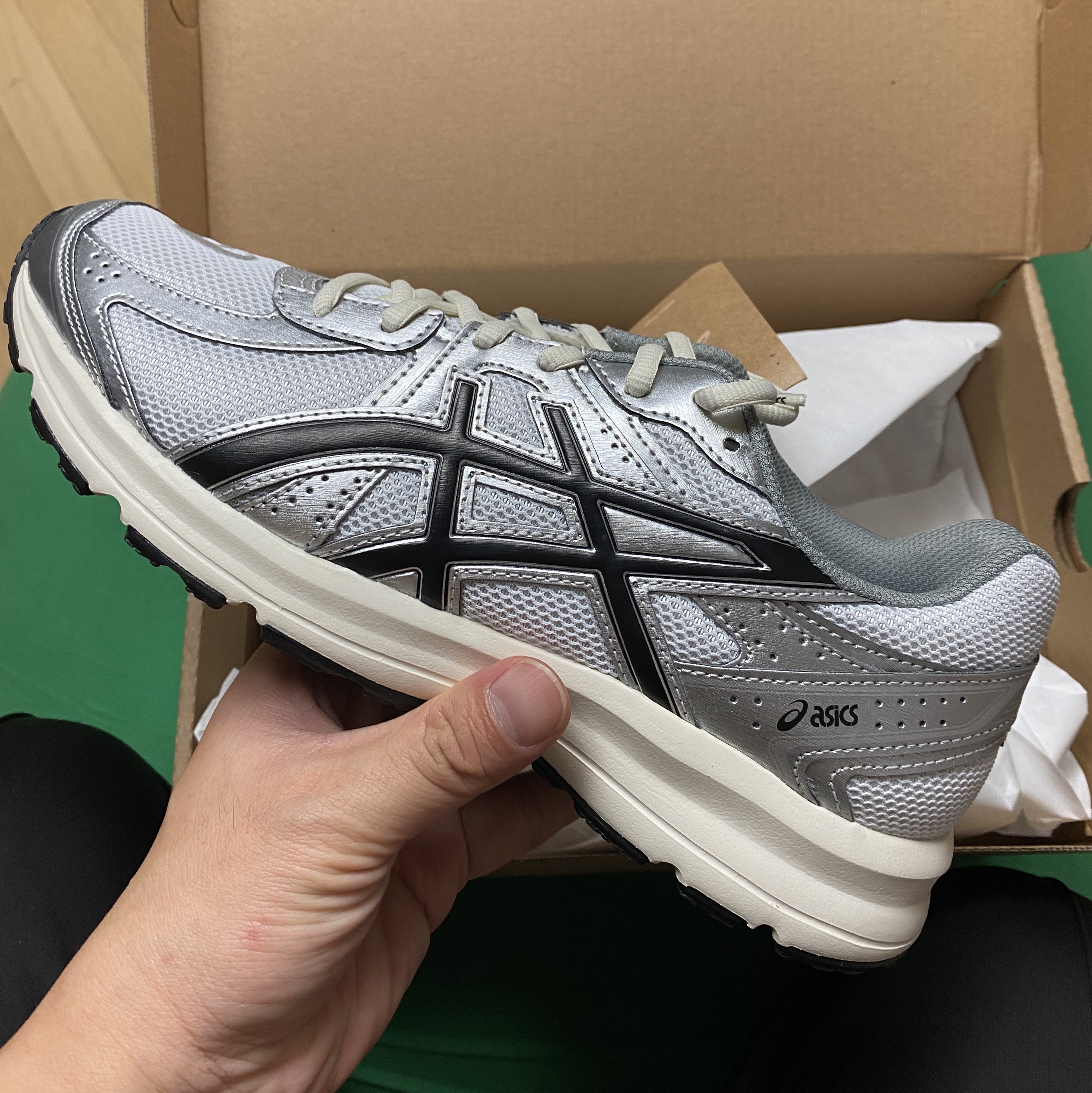 Asics Jog 100 S White Black - 2E Wide 착용 스타일