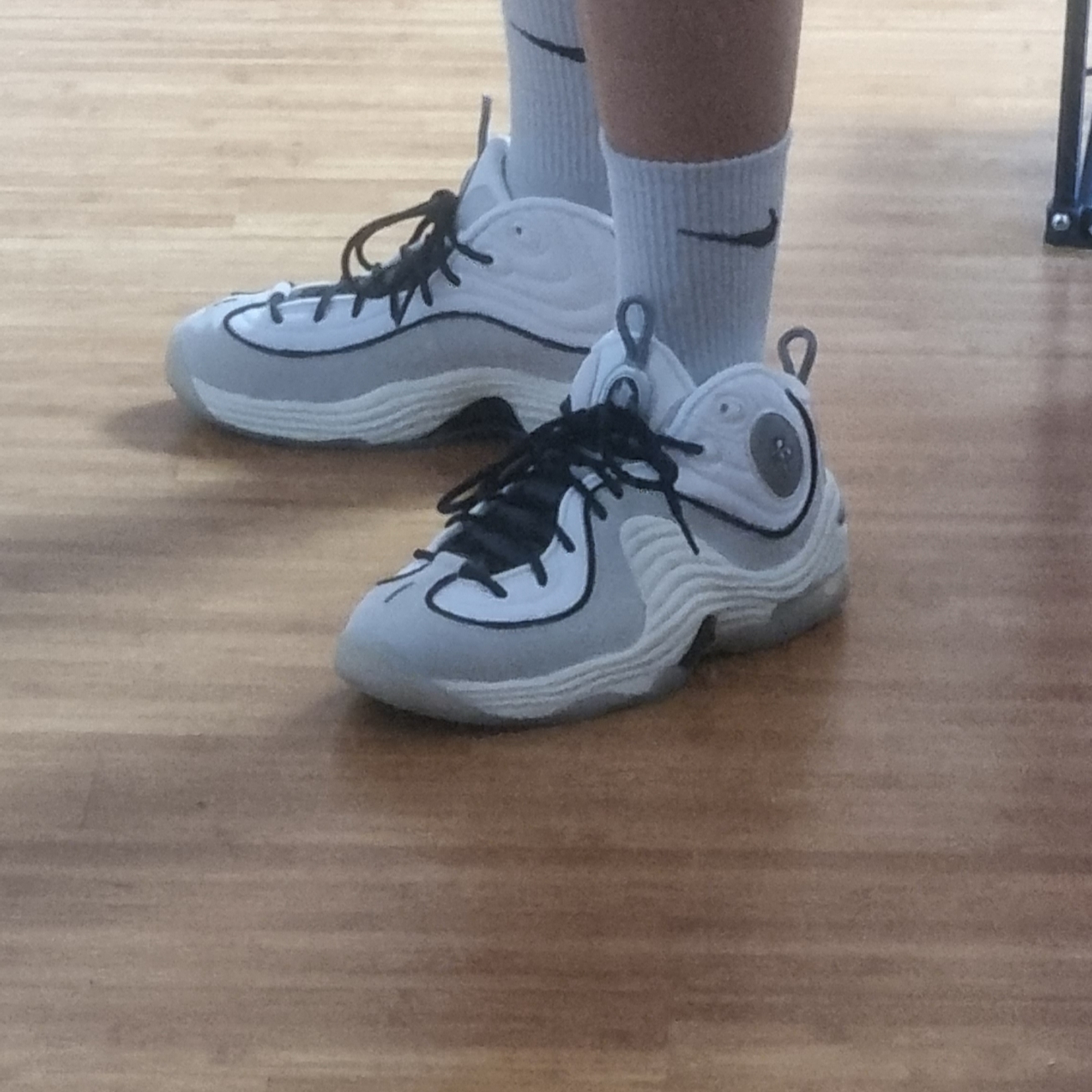 Nike Air Penny II Photon Dust 착용 스타일