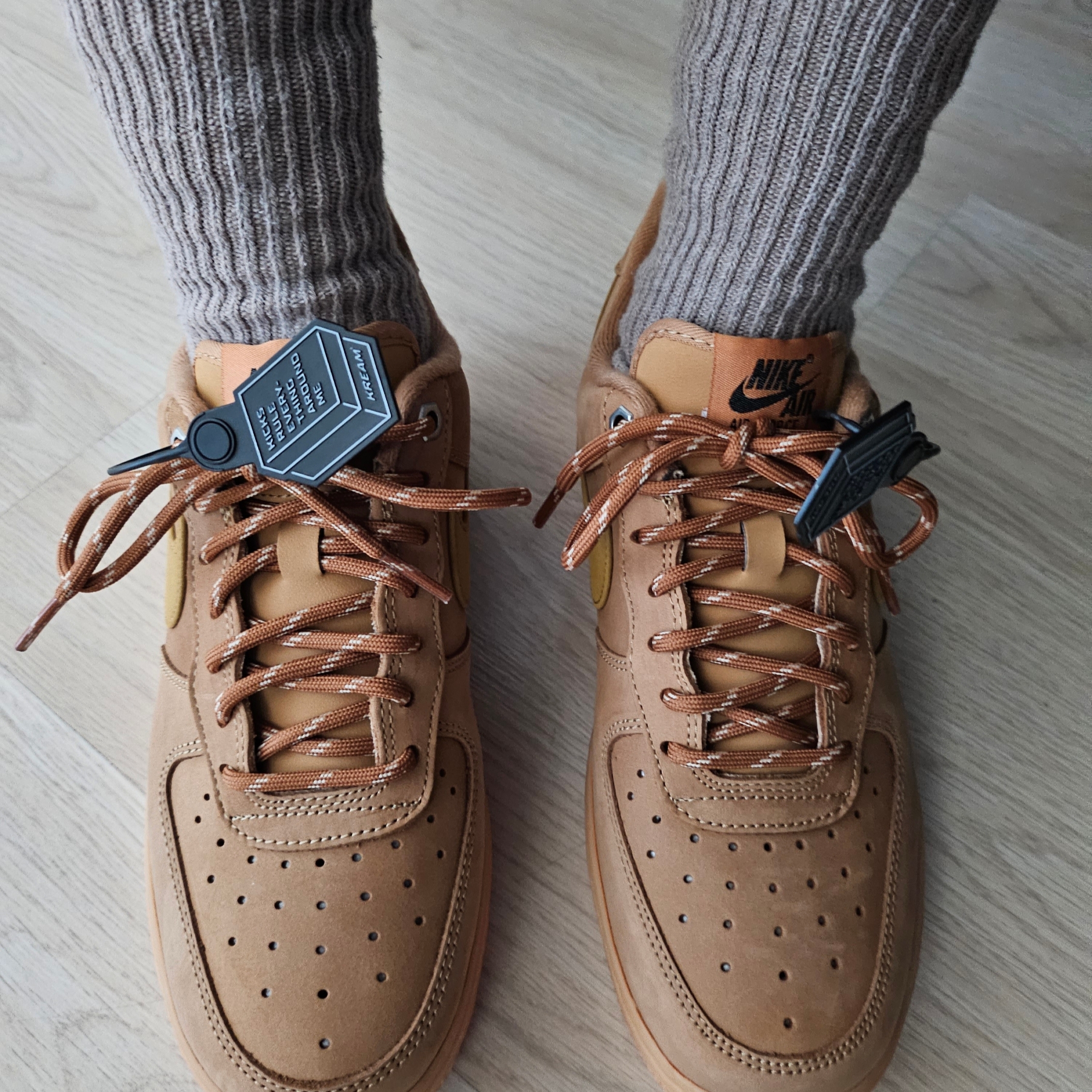 Nike Air Force 1 '07 WB Flax 착용 스타일 - 1