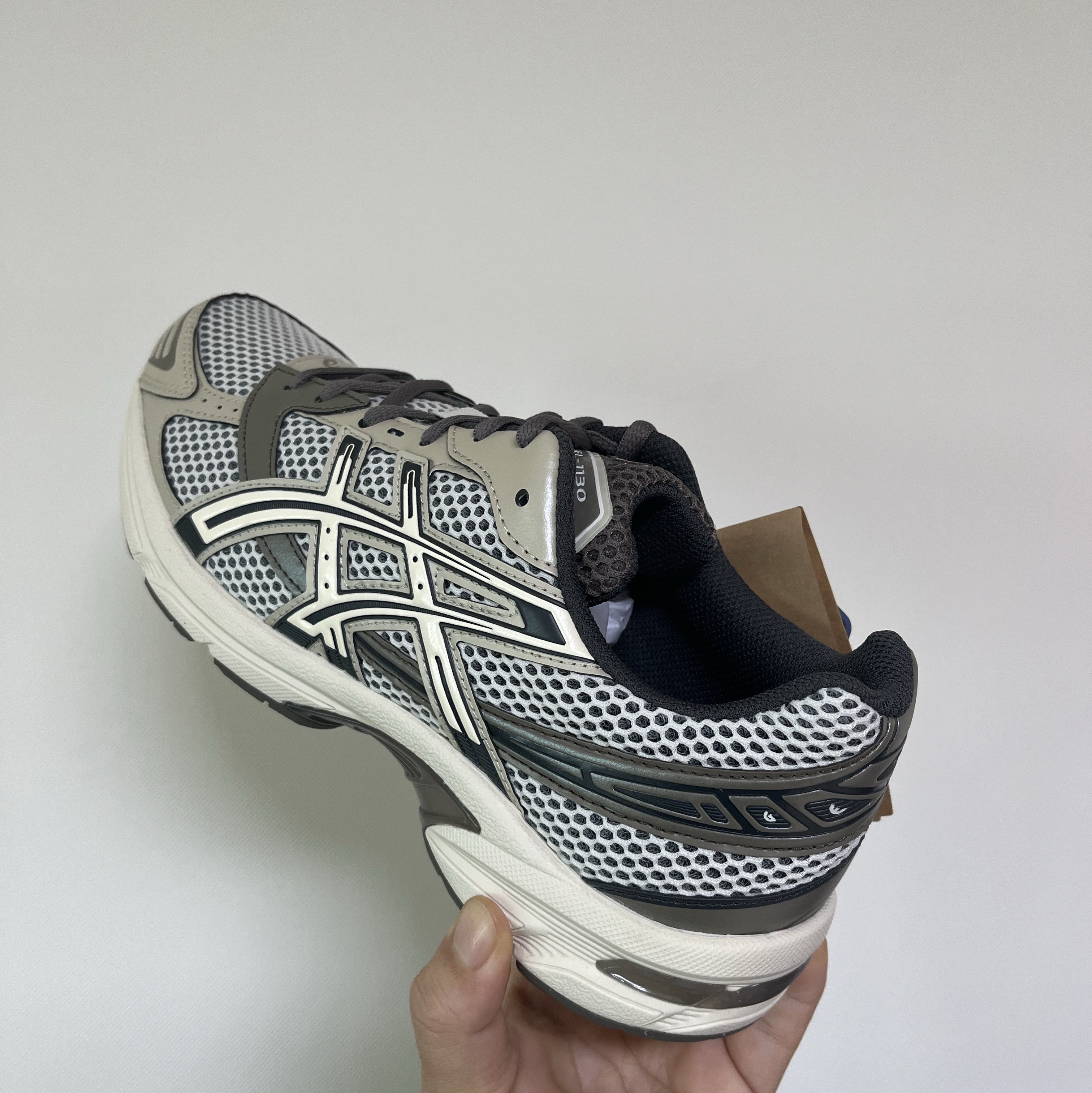 Asics Gel-1130 Birch Dark Taupe - Korea Exclusive 착용 스타일 - 2
