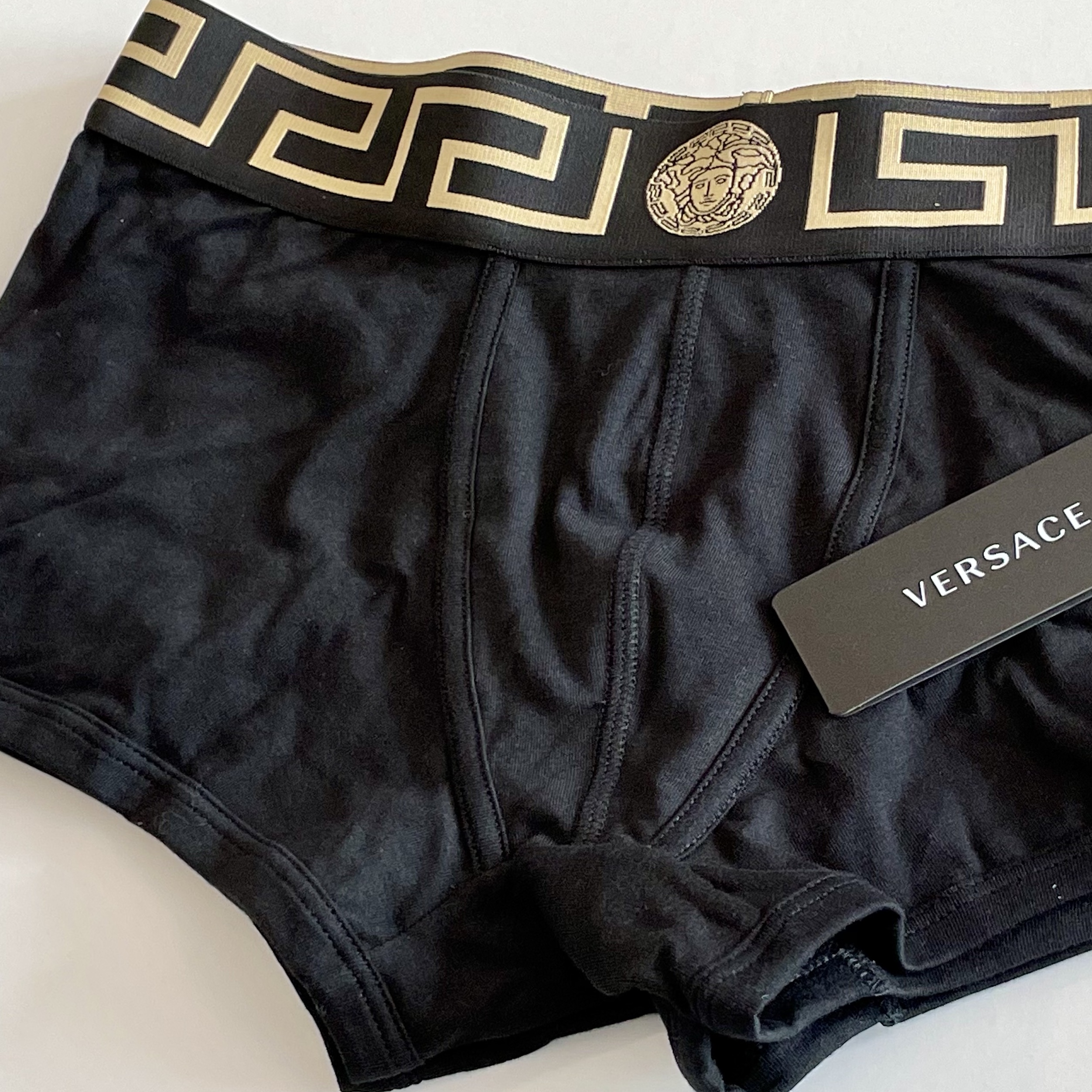 Versace Greca Border Trunks Black (2 Pack), Versace Greca Border Long Trunks Black 착용 스타일 - 3