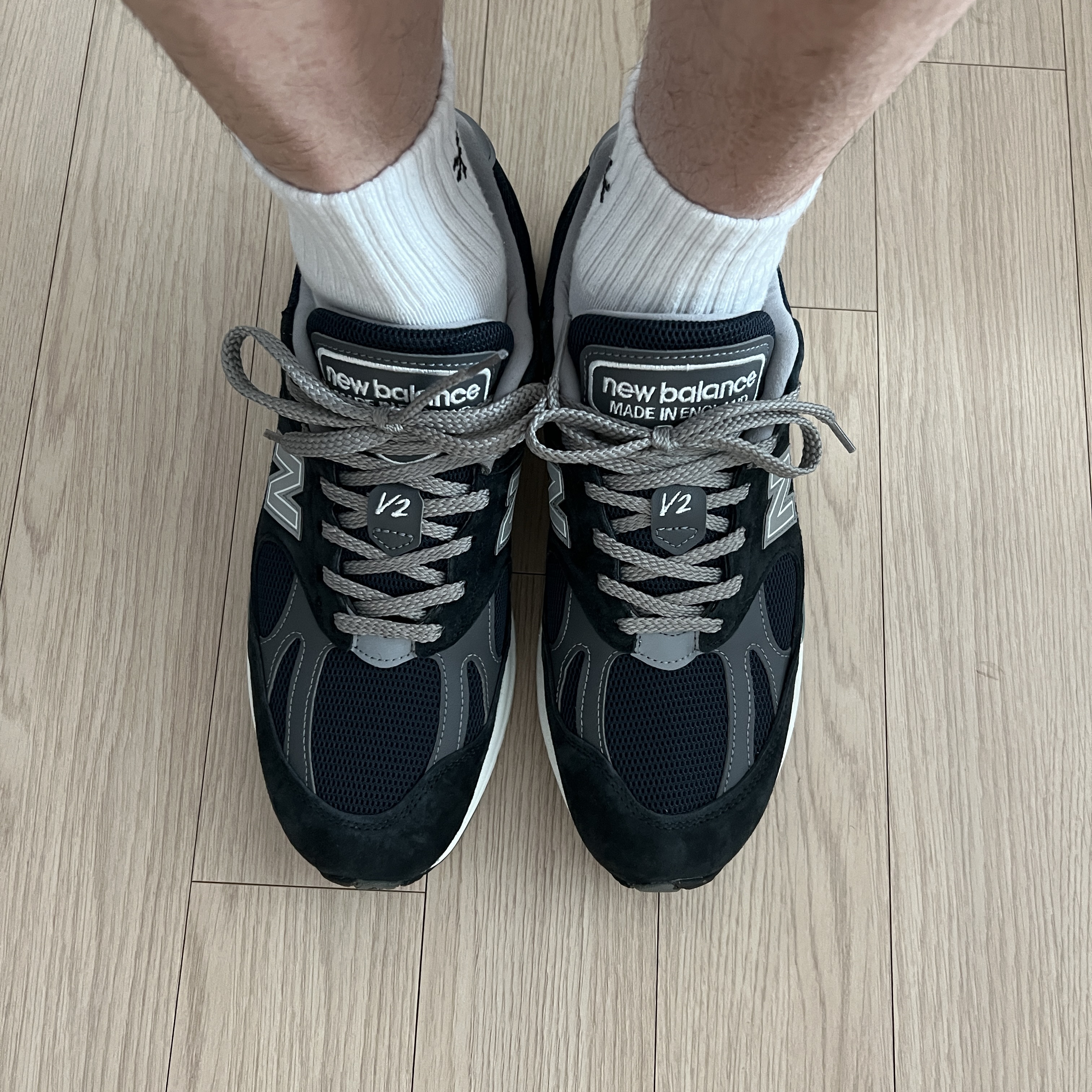 New Balance 991v2 Made in UK Dark Navy Smoked Pearl 착용 스타일 - 2