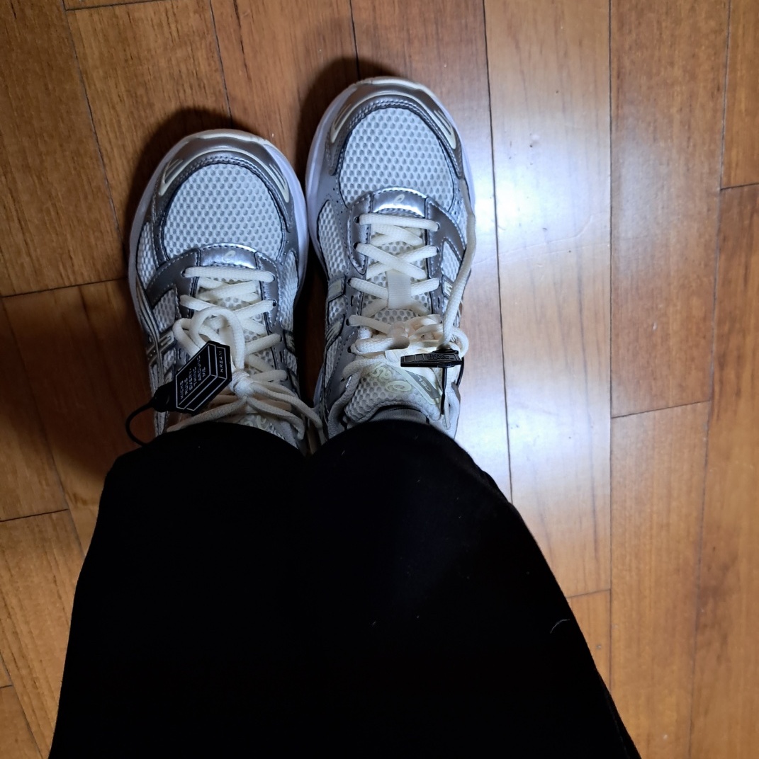(W) Asics Gel-1130 Cream Pure Silver 착용 스타일 - 2