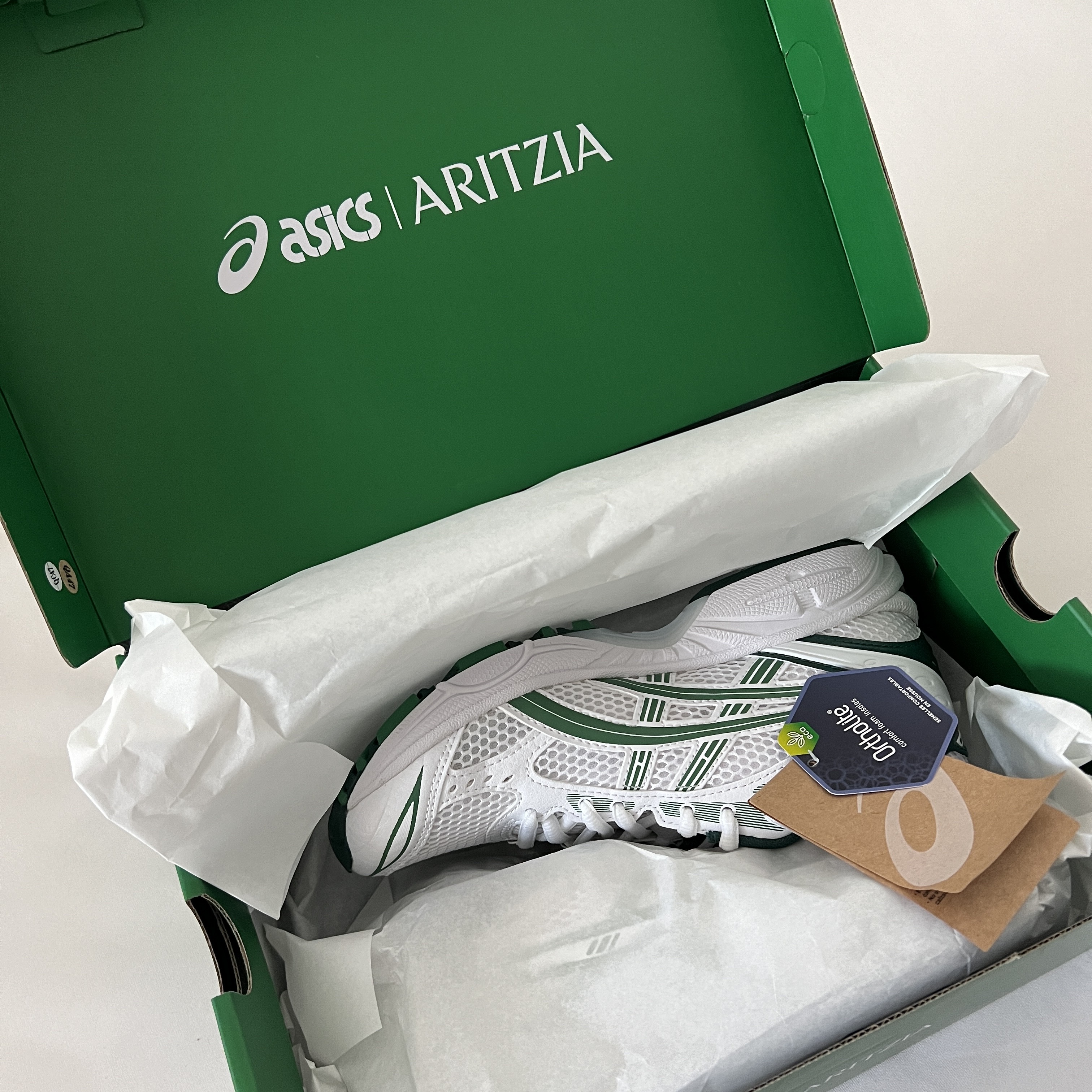 Asics x Aritzia Gel-Kayano 14 White Leprechaun 착용 스타일