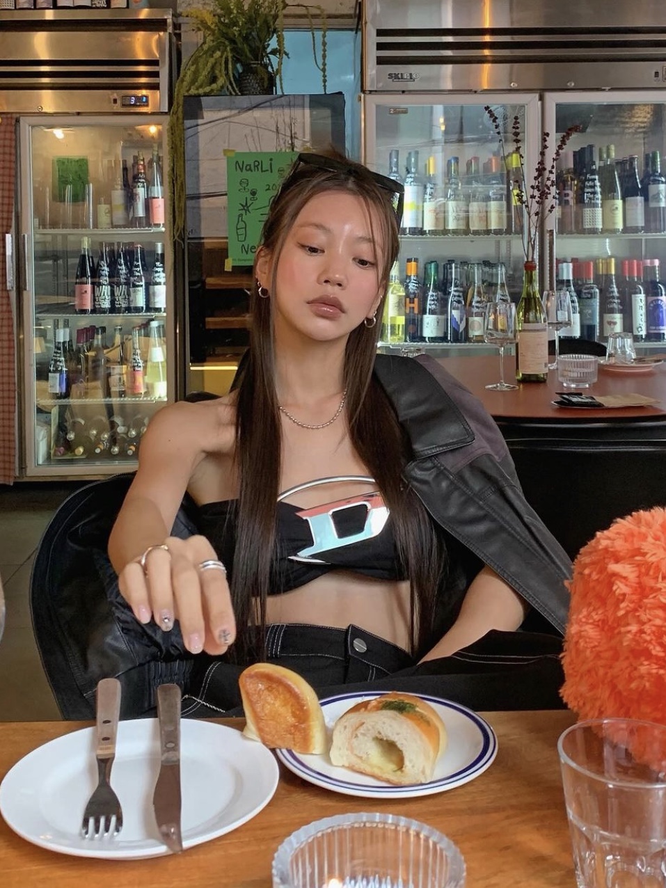 (W) Diesel Tube Top with Giant Logo Plaque Black 착용 스타일