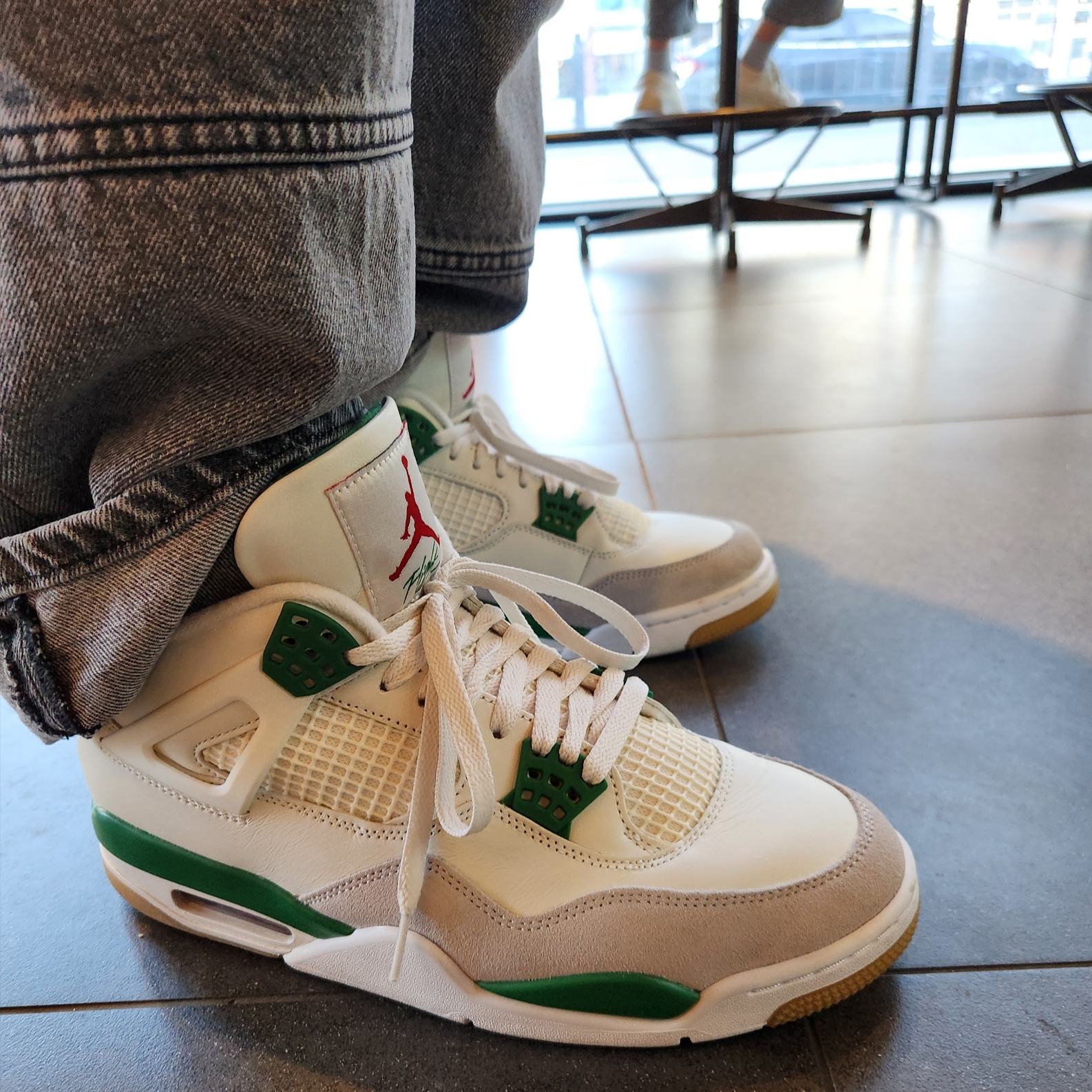 Jordan 4 x Nike SB Retro SP Pine Green 착용 스타일