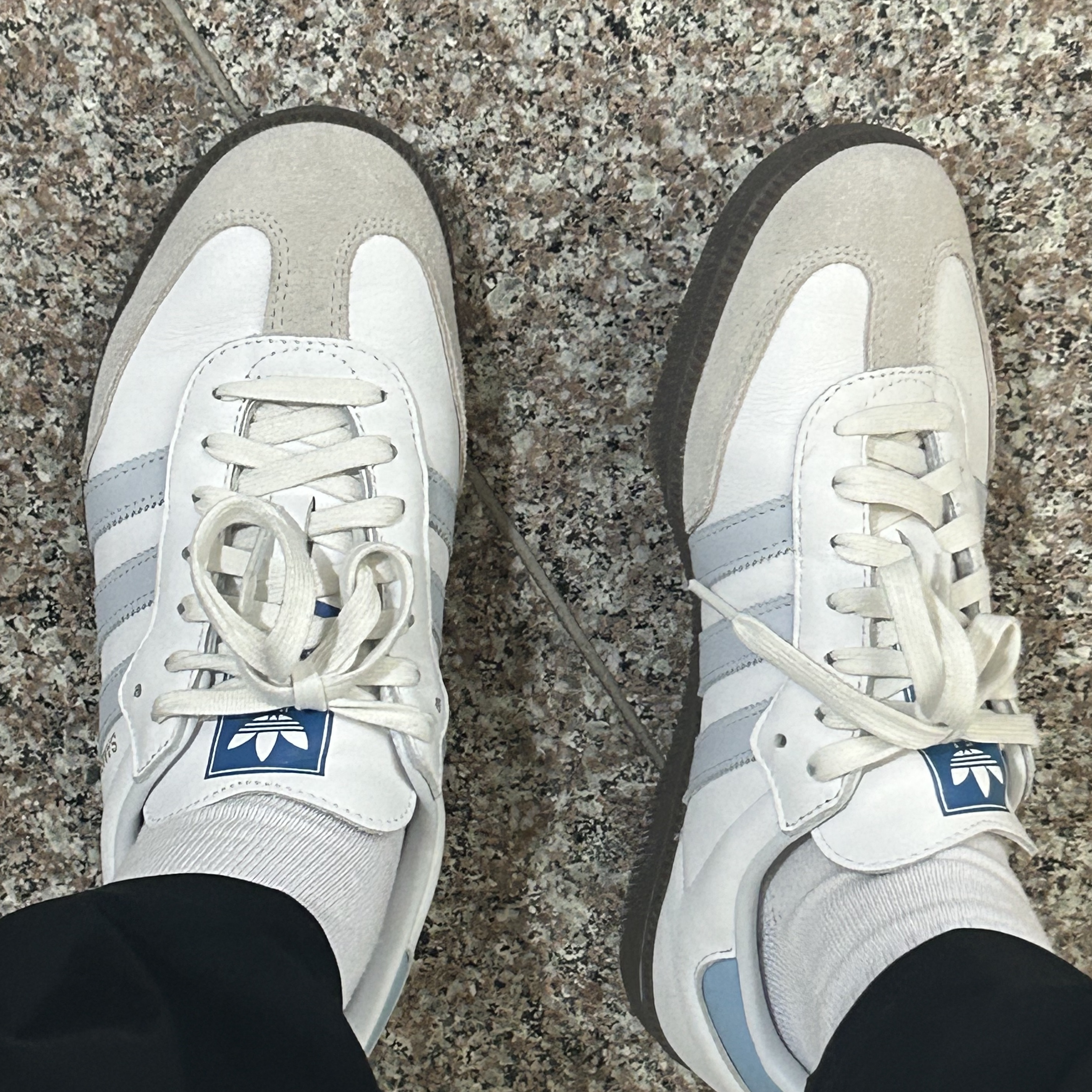 Adidas Samba OG Core White Halo Blue 착용 스타일